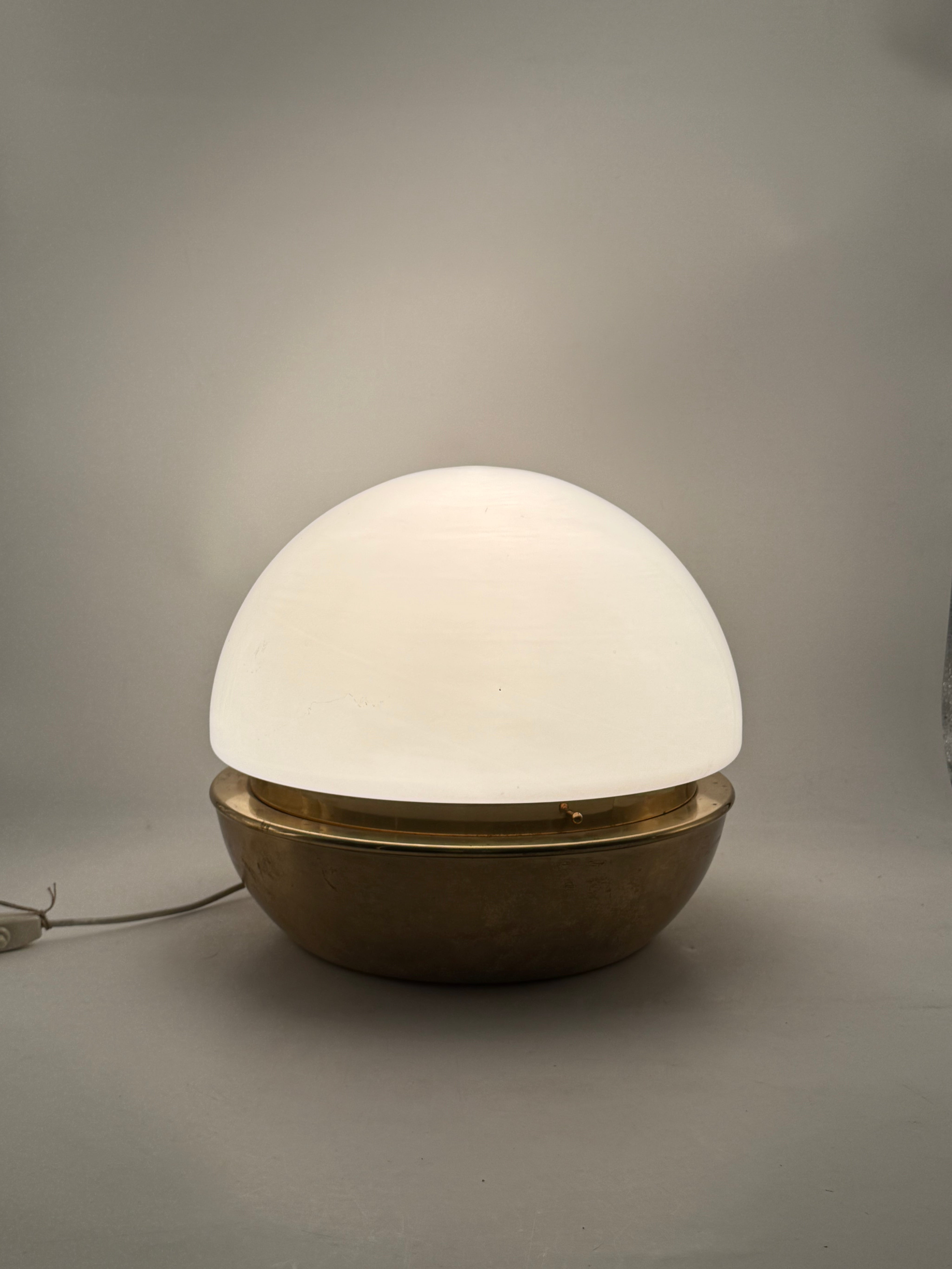 Rumi_Brass_and_Opaline_Glass_Table_Lamp,_Italy_1960s