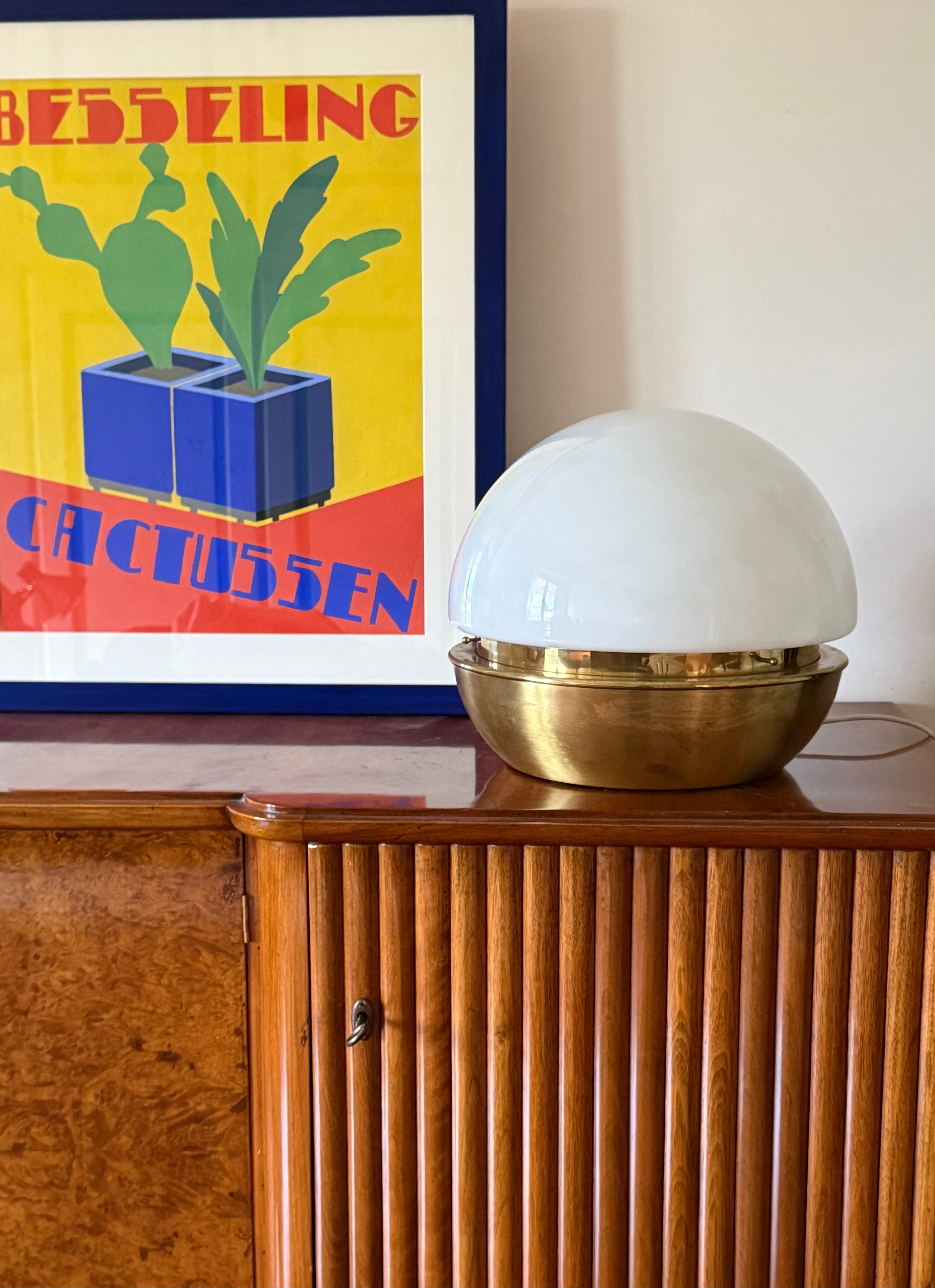 Rumi_Brass_and_Opaline_Glass_Table_Lamp,_Italy_1960s