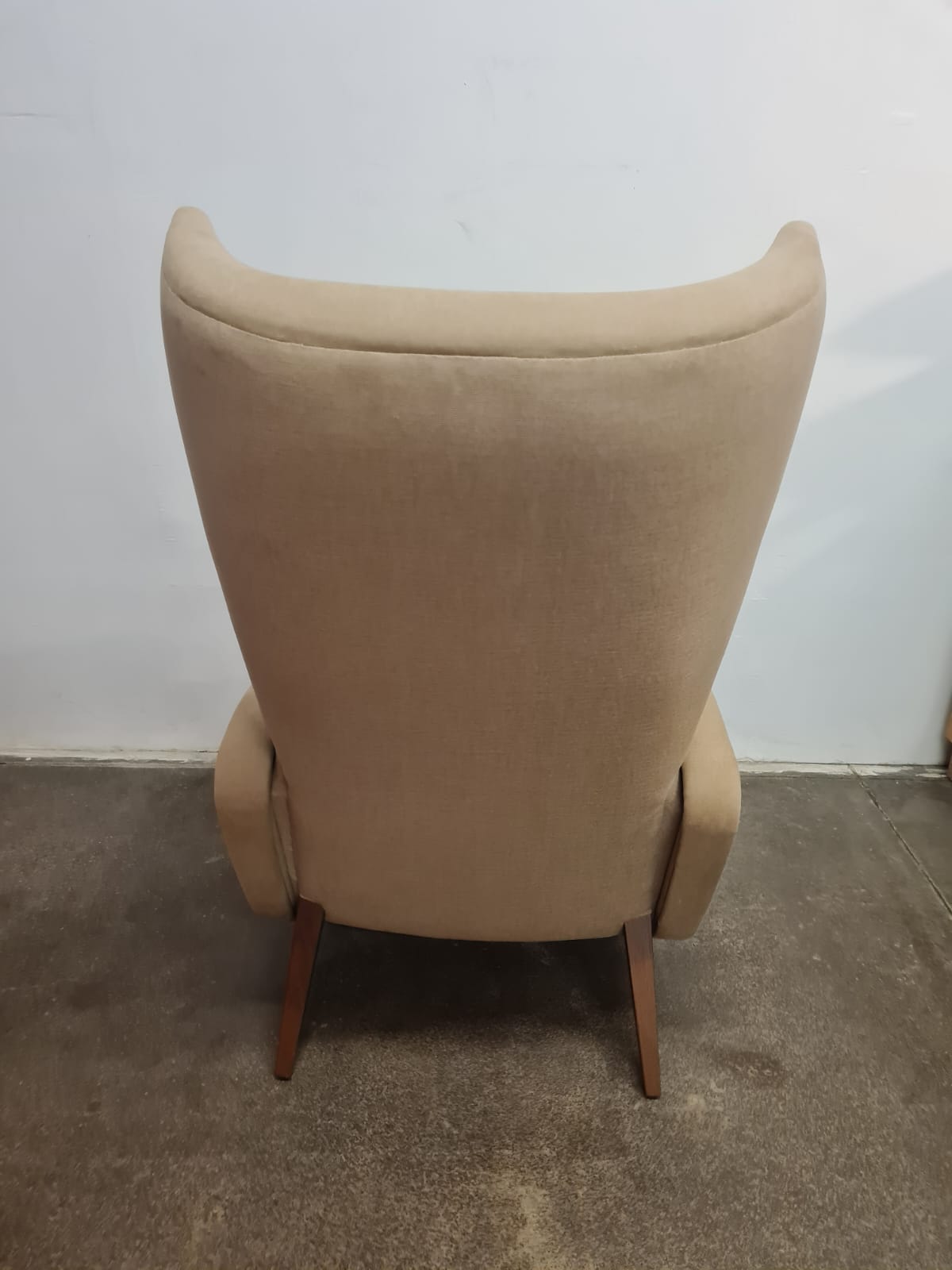 Mid-Century_Ear_Chair,_Czechoslovakia