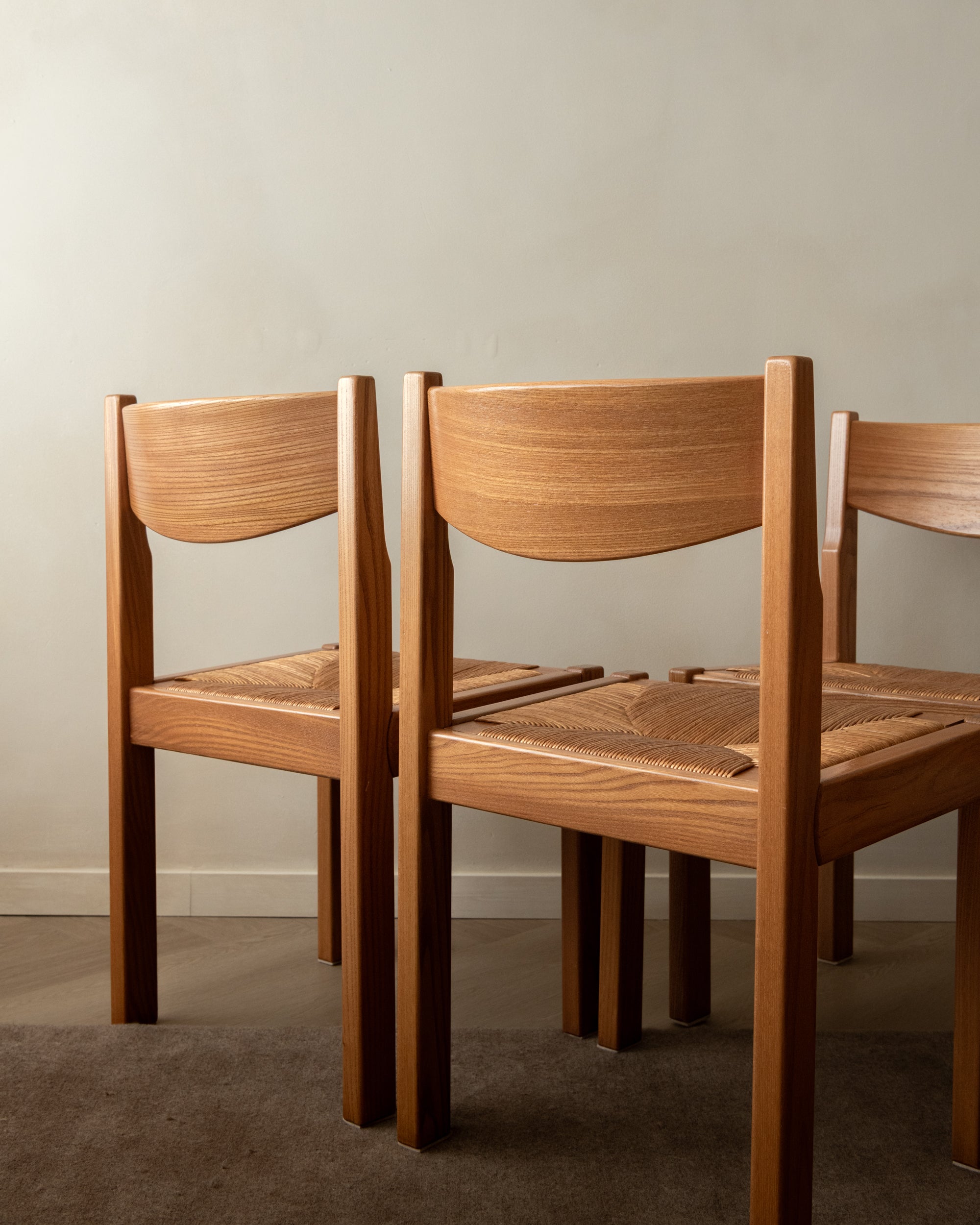 Set_of_4_Maison_Regain_Brutalist_Dining_Chairs_in_Elm_and_Rush,_France,_1970s