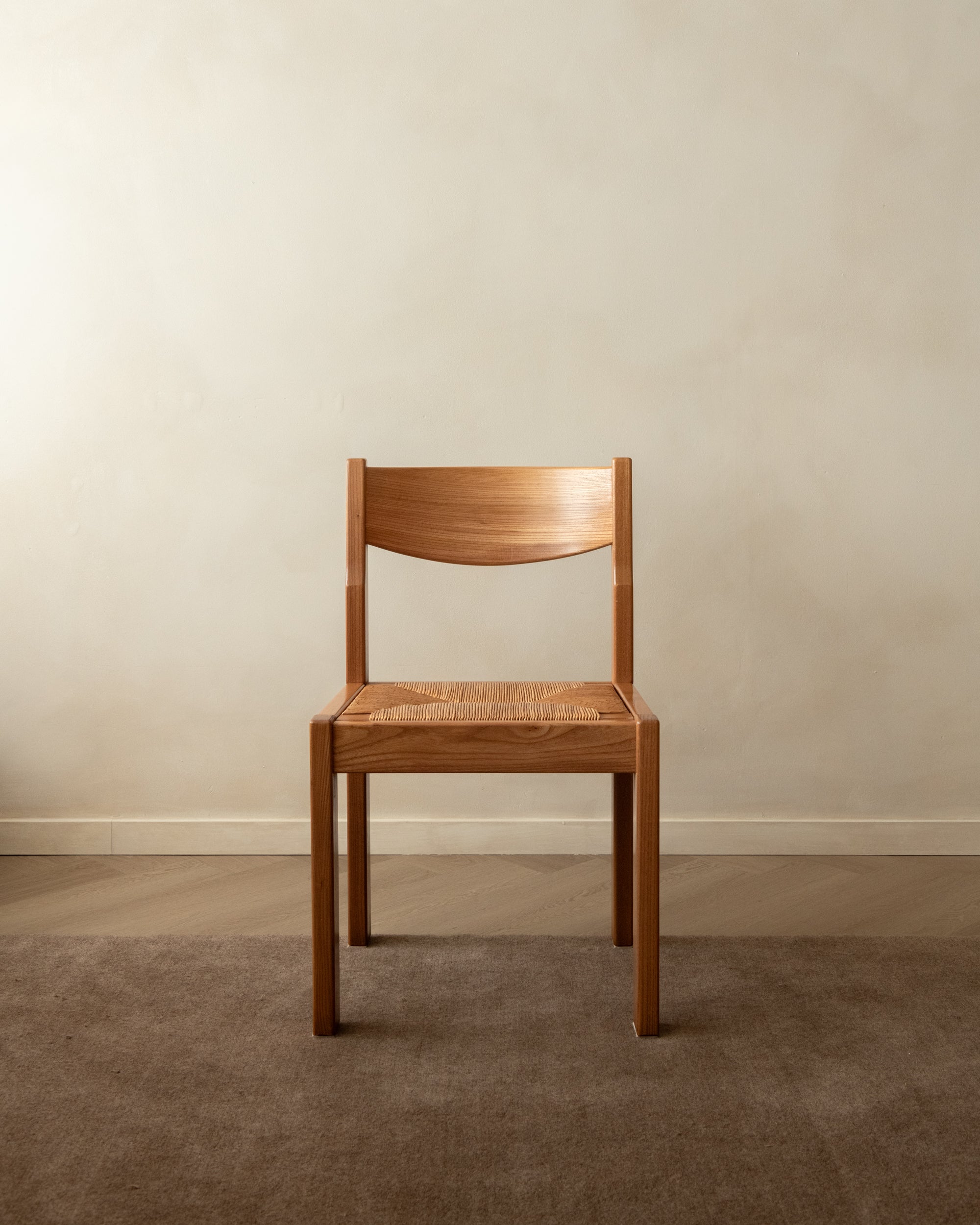 Set_of_4_Maison_Regain_Brutalist_Dining_Chairs_in_Elm_and_Rush,_France,_1970s