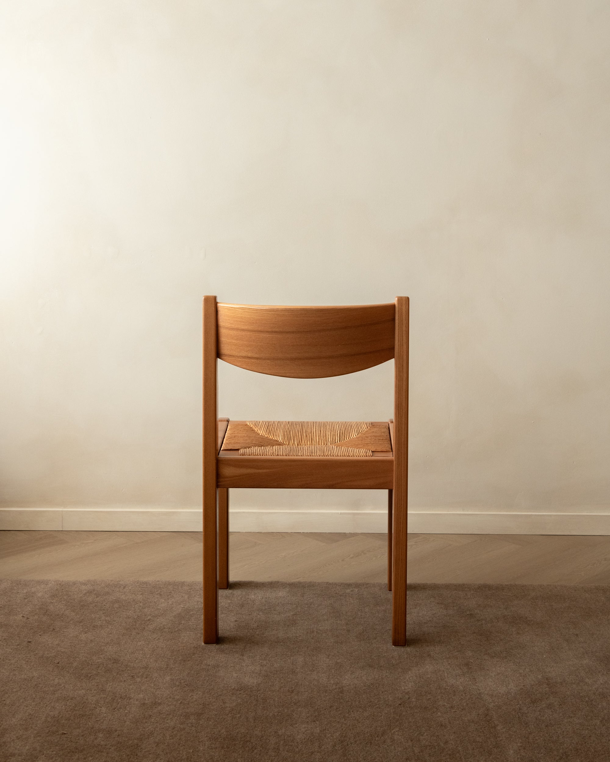 Set_of_4_Maison_Regain_Brutalist_Dining_Chairs_in_Elm_and_Rush,_France,_1970s