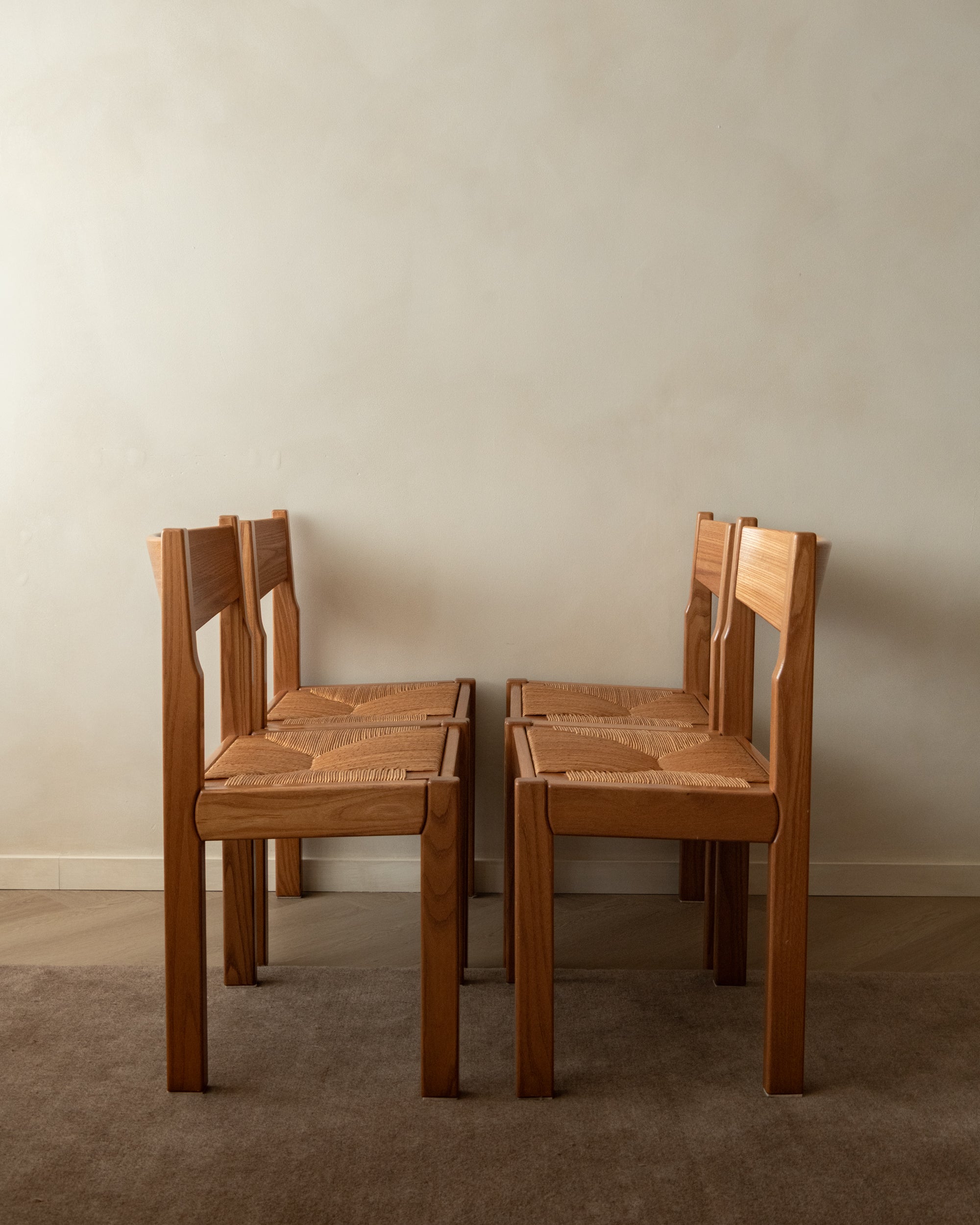 Set_of_4_Maison_Regain_Brutalist_Dining_Chairs_in_Elm_and_Rush,_France,_1970s