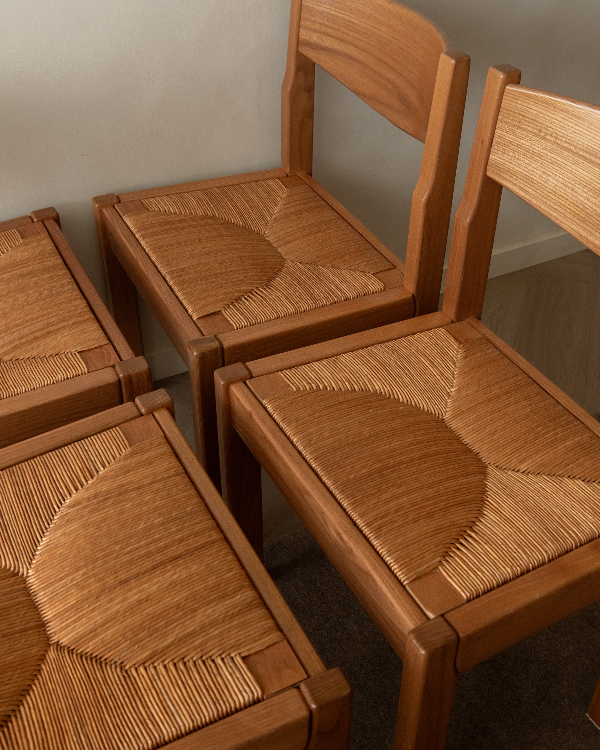 Set_of_4_Maison_Regain_Brutalist_Dining_Chairs_in_Elm_and_Rush,_France,_1970s