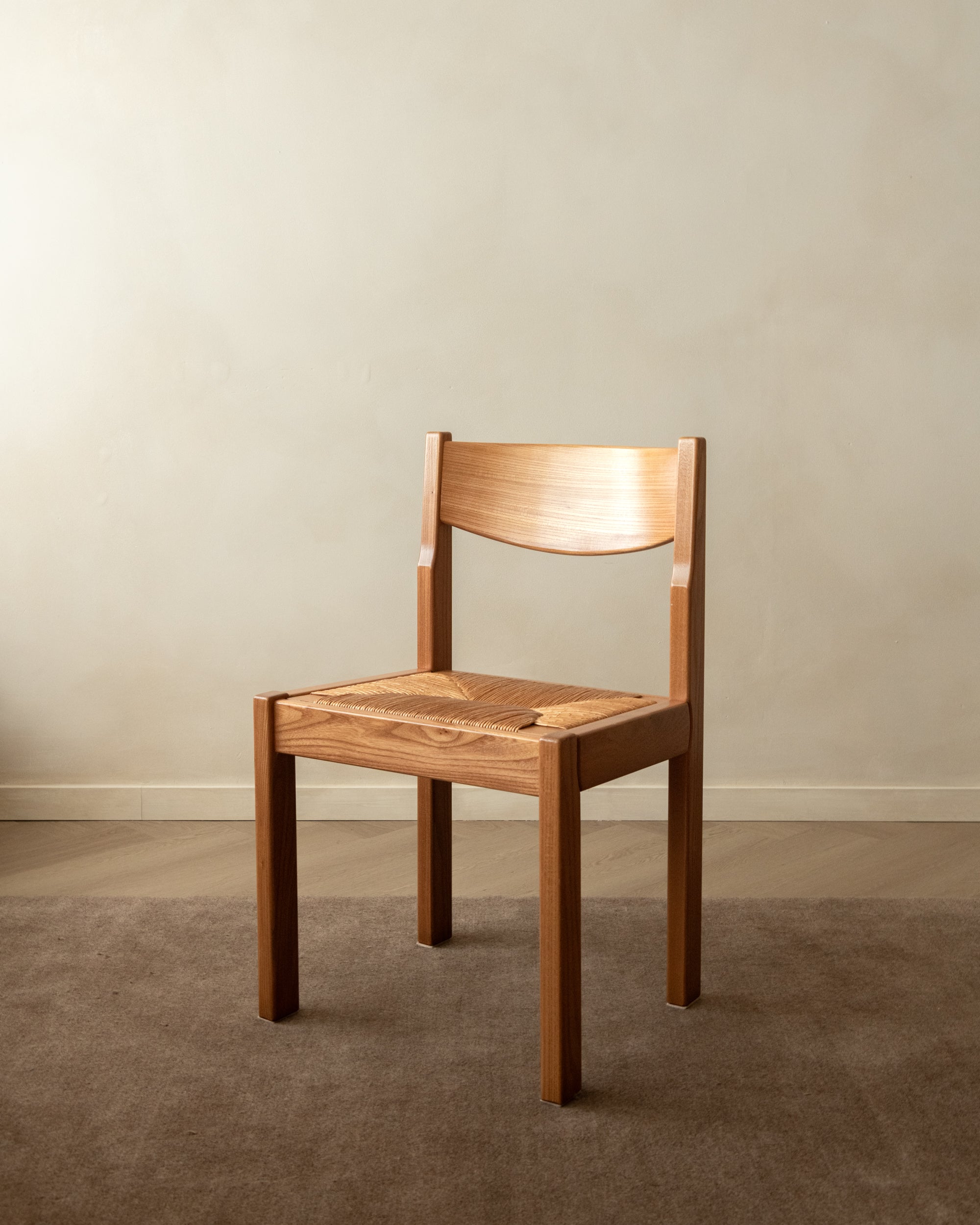 Set_of_4_Maison_Regain_Brutalist_Dining_Chairs_in_Elm_and_Rush,_France,_1970s