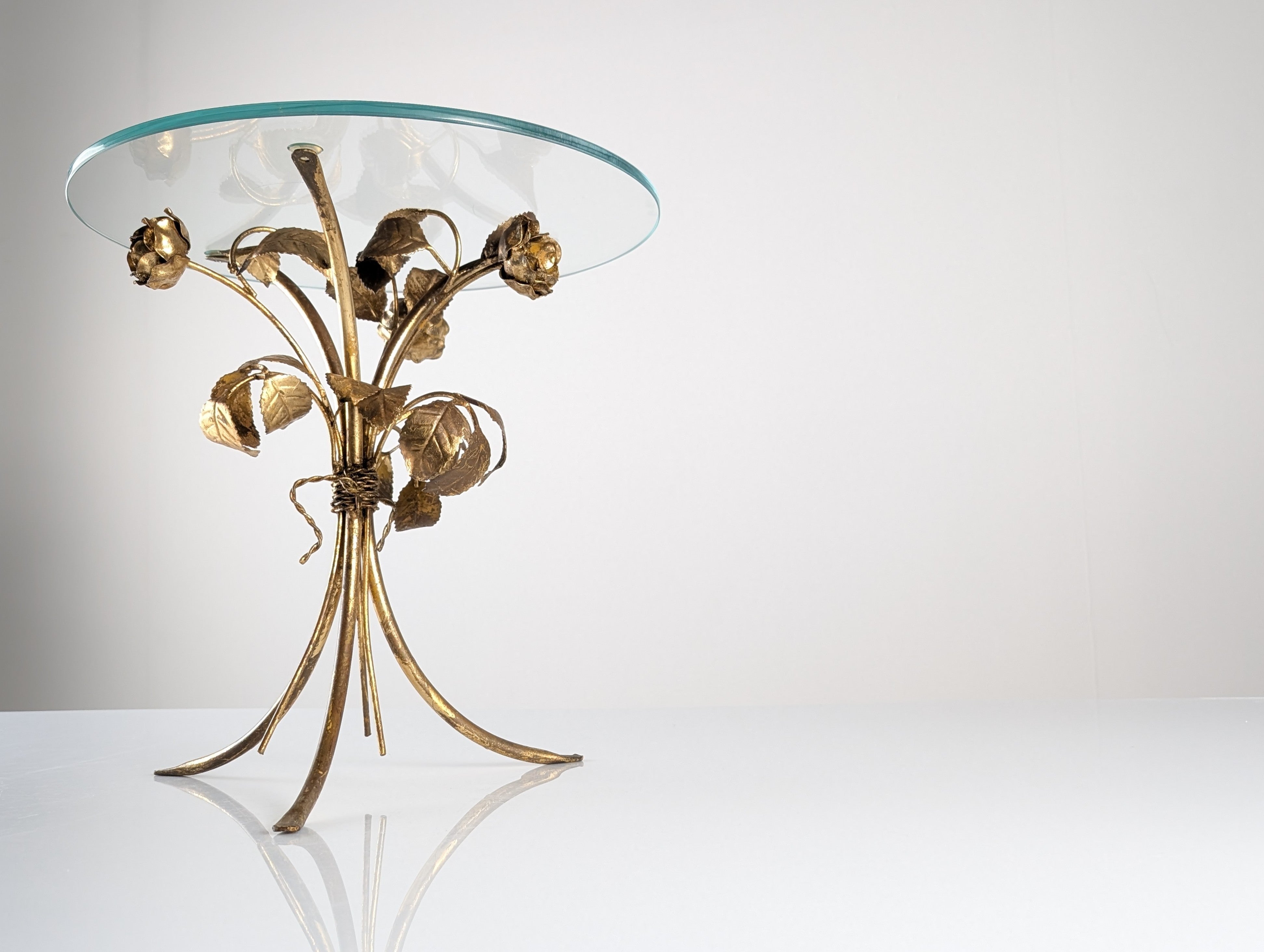 Hollywood_Regency_Gilt_Metal_Rose_Side_Table_with_Clear_Glass_Top,_1970s