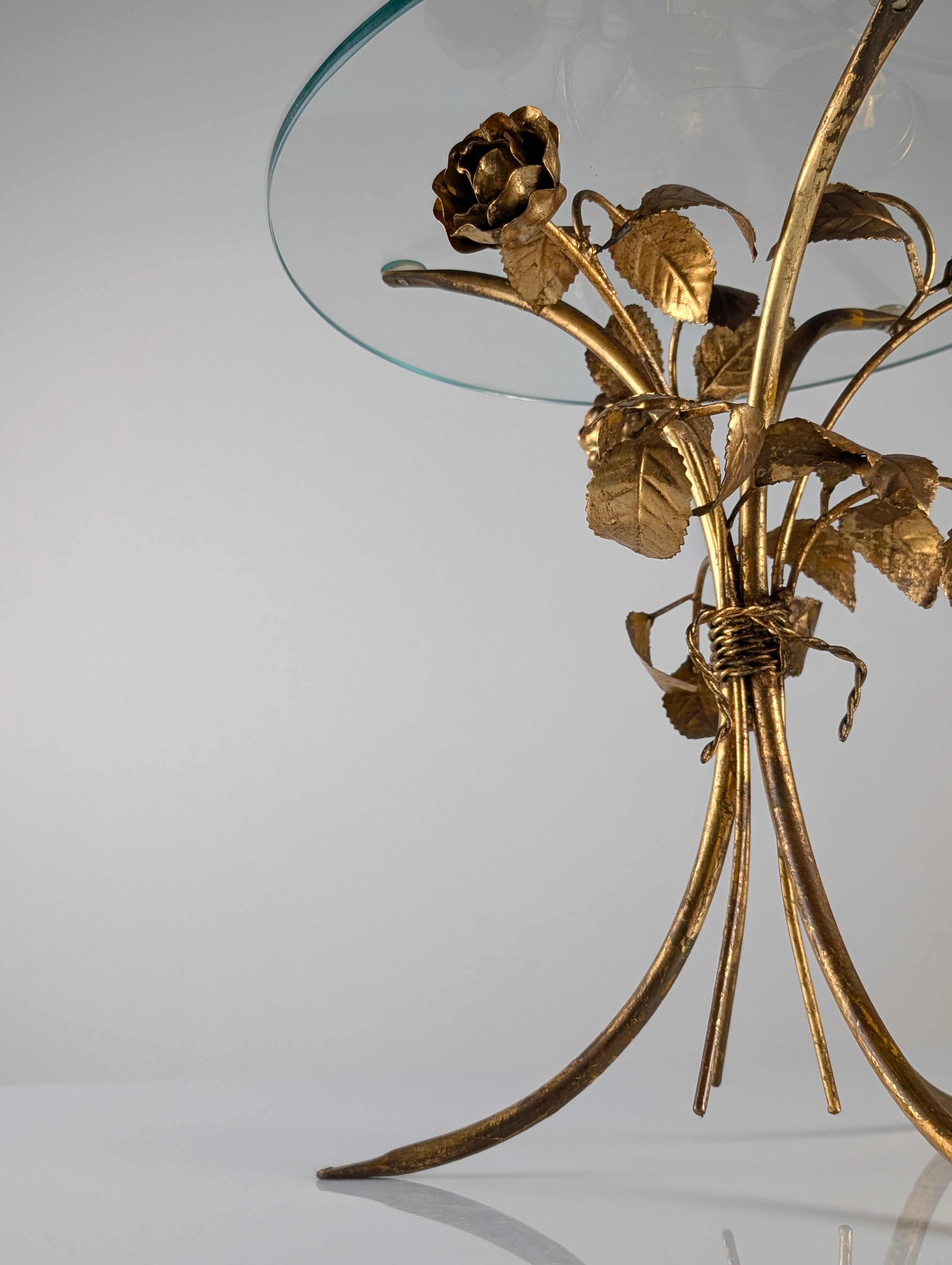 Hollywood_Regency_Gilt_Metal_Rose_Side_Table_with_Clear_Glass_Top,_1970s
