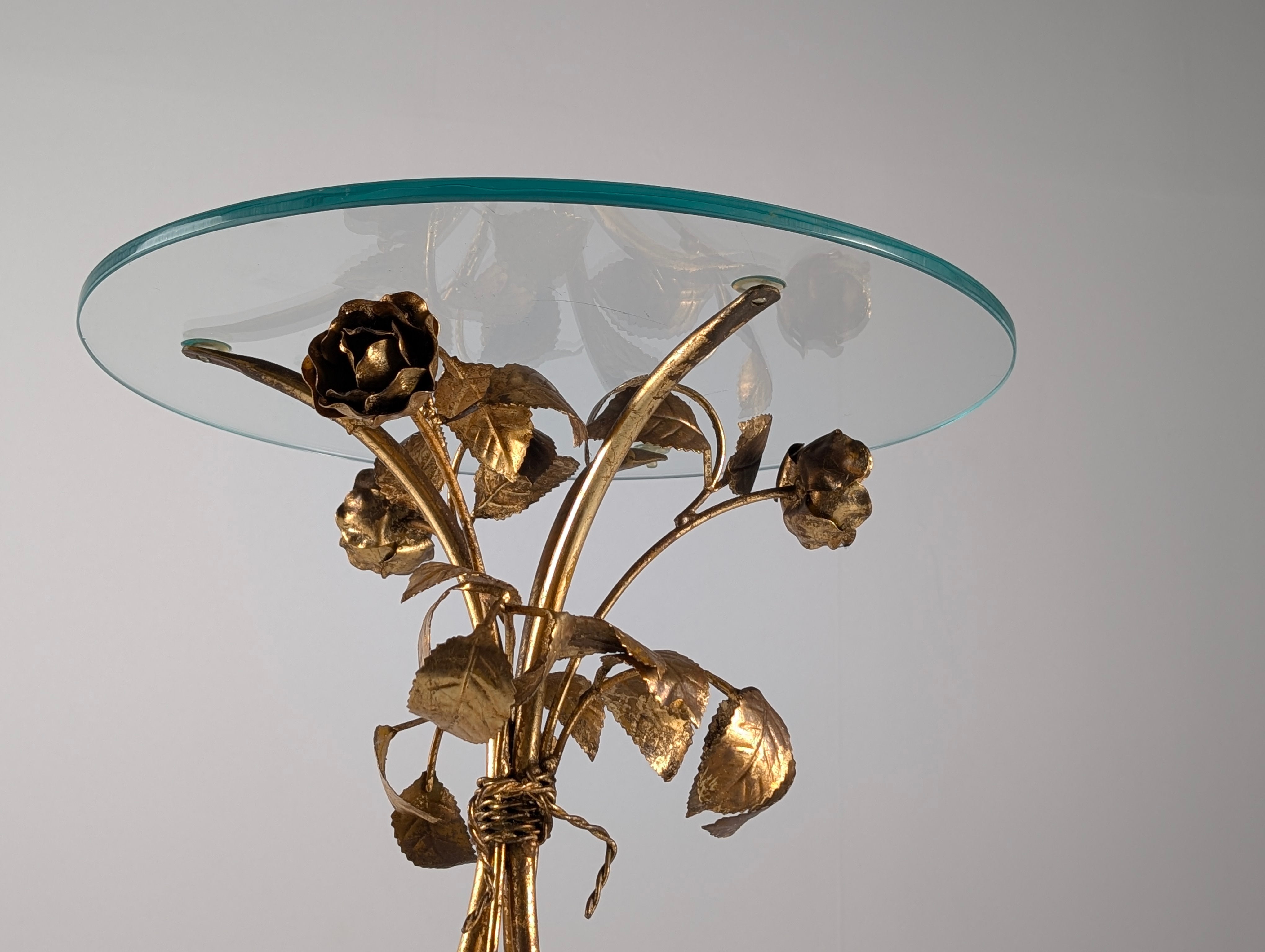 Hollywood_Regency_Gilt_Metal_Rose_Side_Table_with_Clear_Glass_Top,_1970s