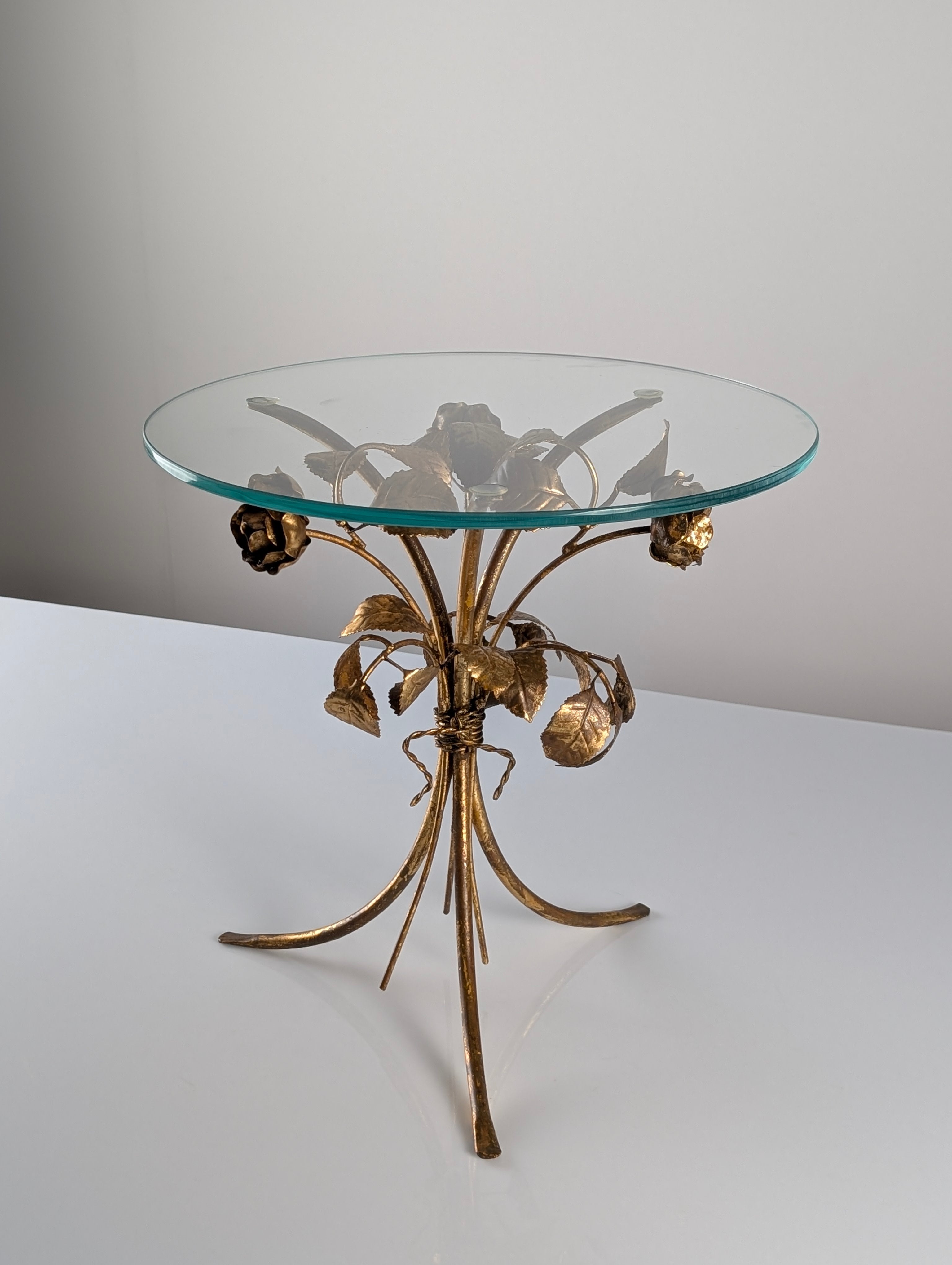 Hollywood_Regency_Gilt_Metal_Rose_Side_Table_with_Clear_Glass_Top,_1970s