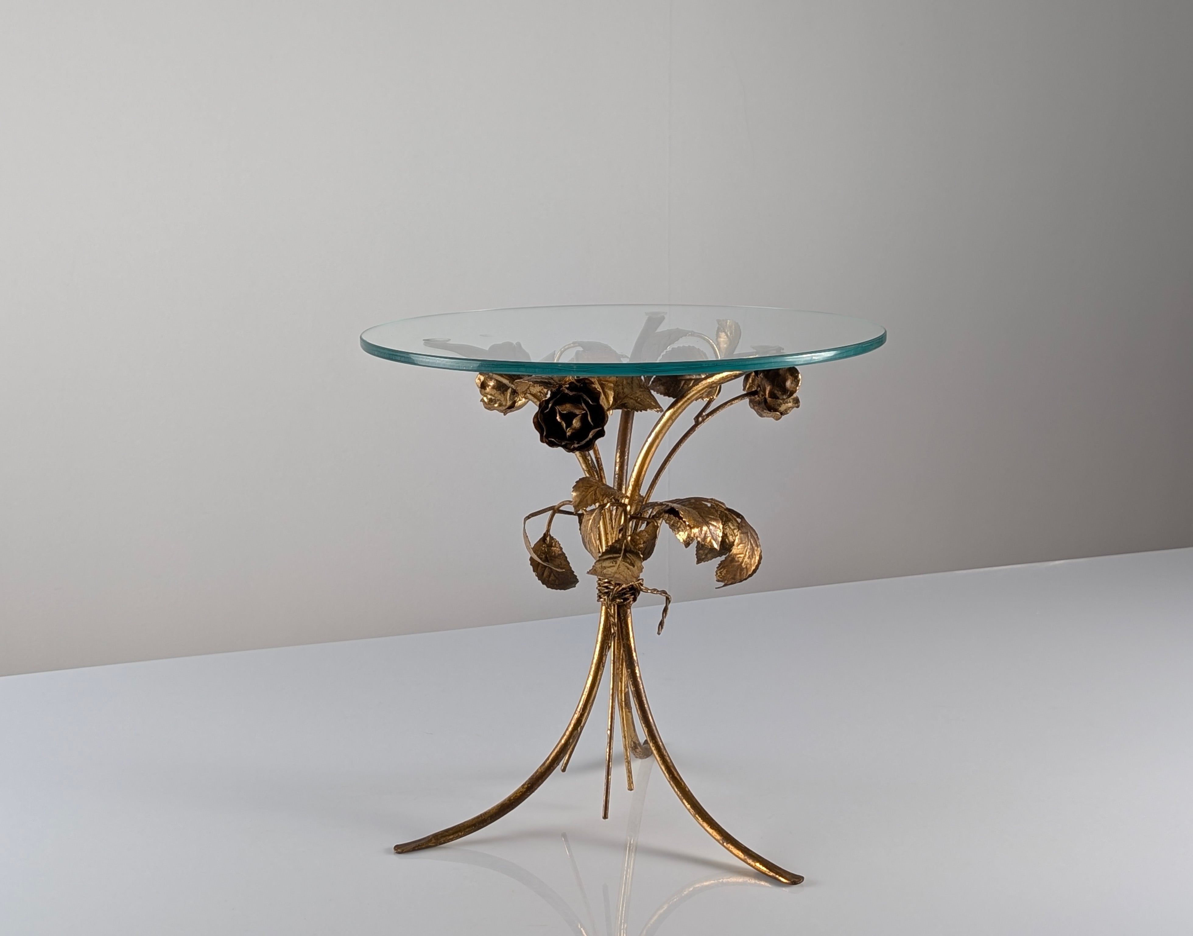 Hollywood_Regency_Gilt_Metal_Rose_Side_Table_with_Clear_Glass_Top,_1970s