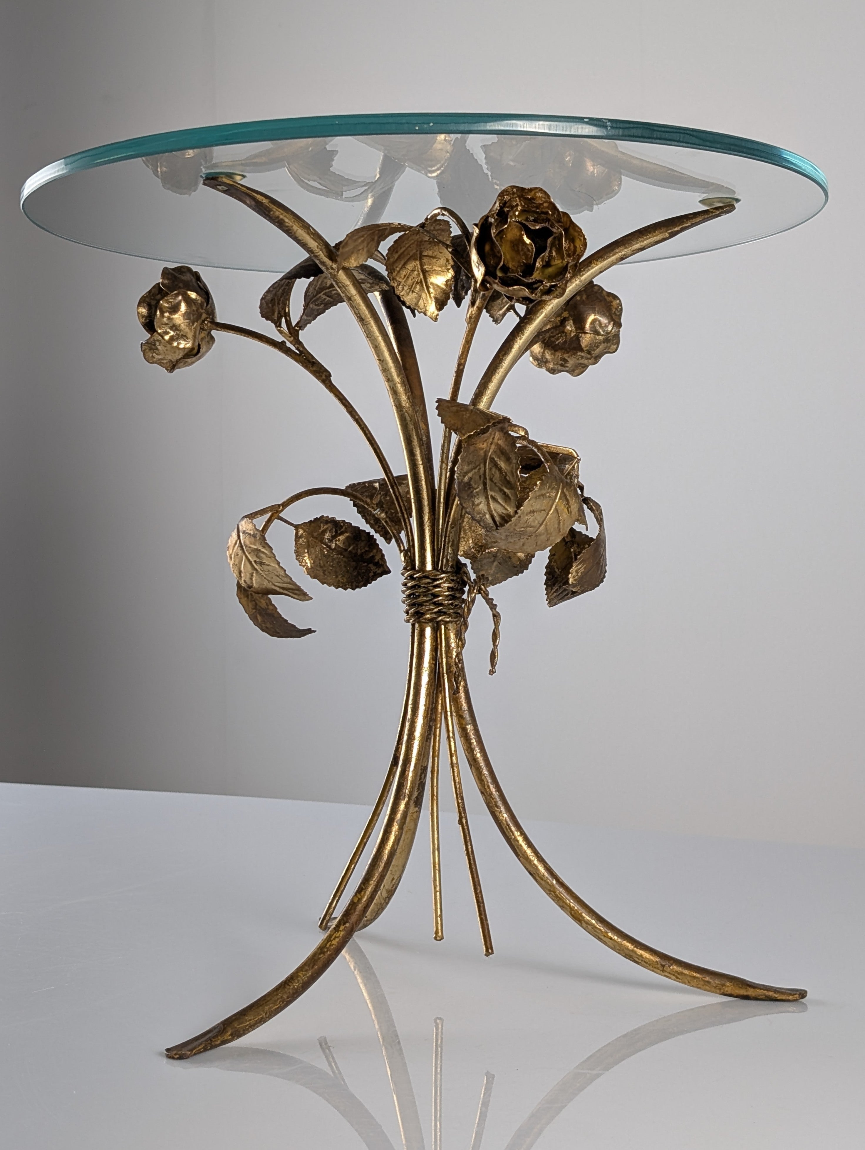 Hollywood_Regency_Gilt_Metal_Rose_Side_Table_with_Clear_Glass_Top,_1970s
