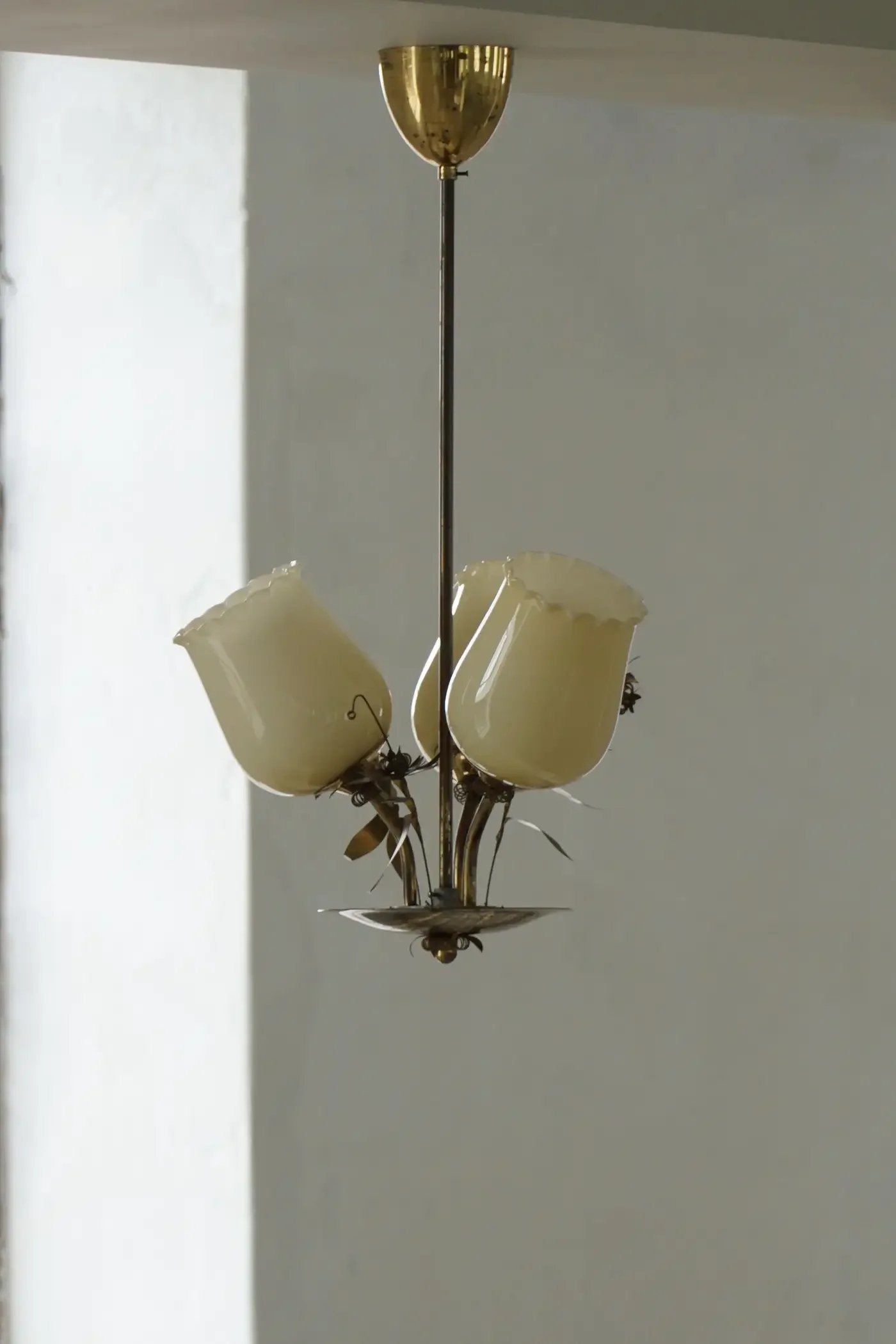 Mid-Century_Glass_and_Brass_Chandelier_Model_5013