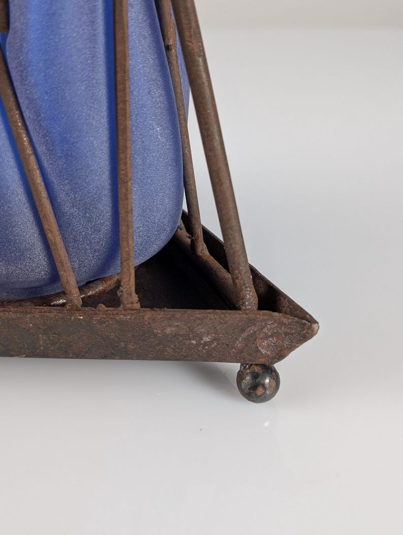 Mid-century_iron_and_blown_glass_pyramid_table_lamp