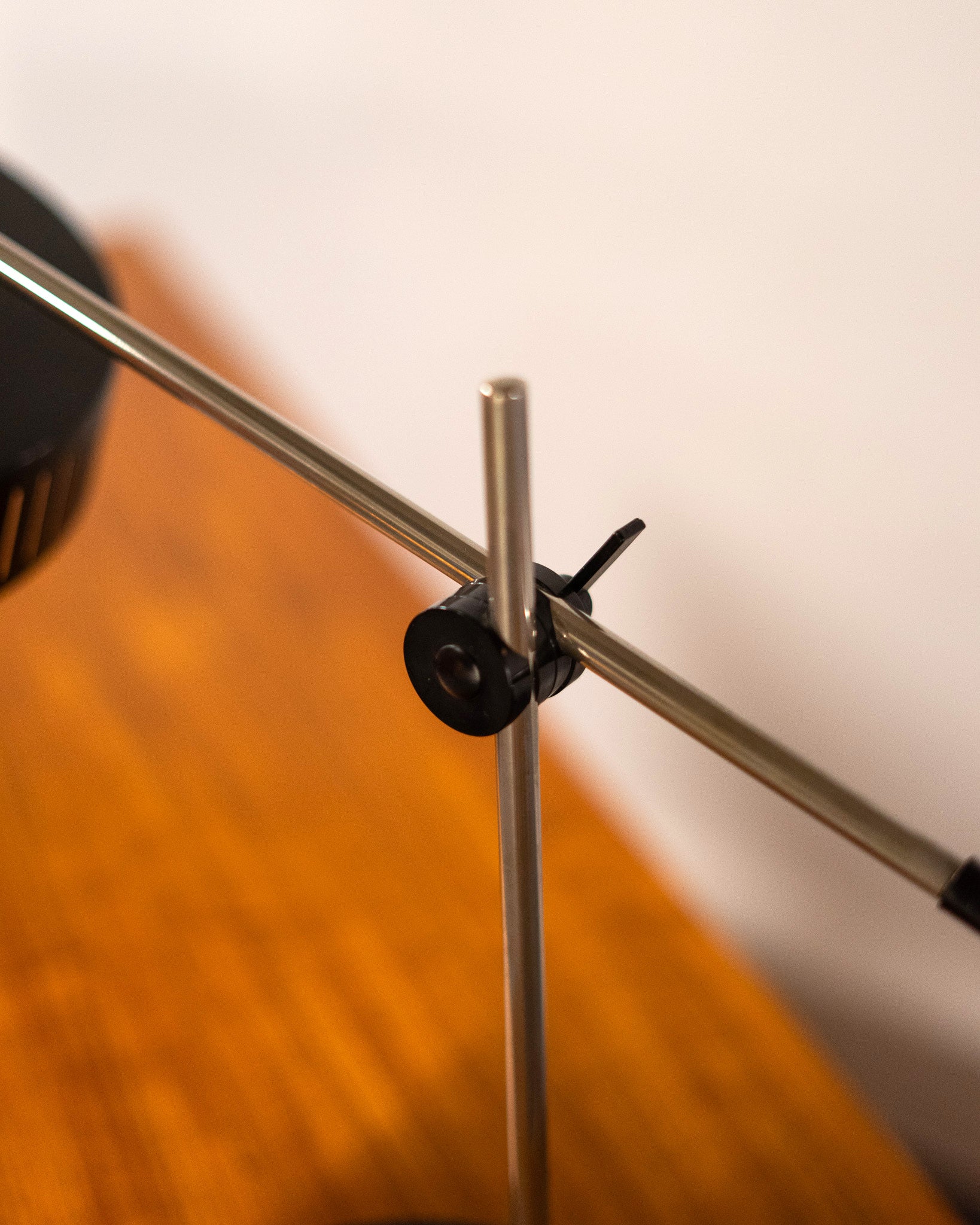 Mid_Century_Italian_Table_Lamp_in_Acrylic_and_Chrome_steel