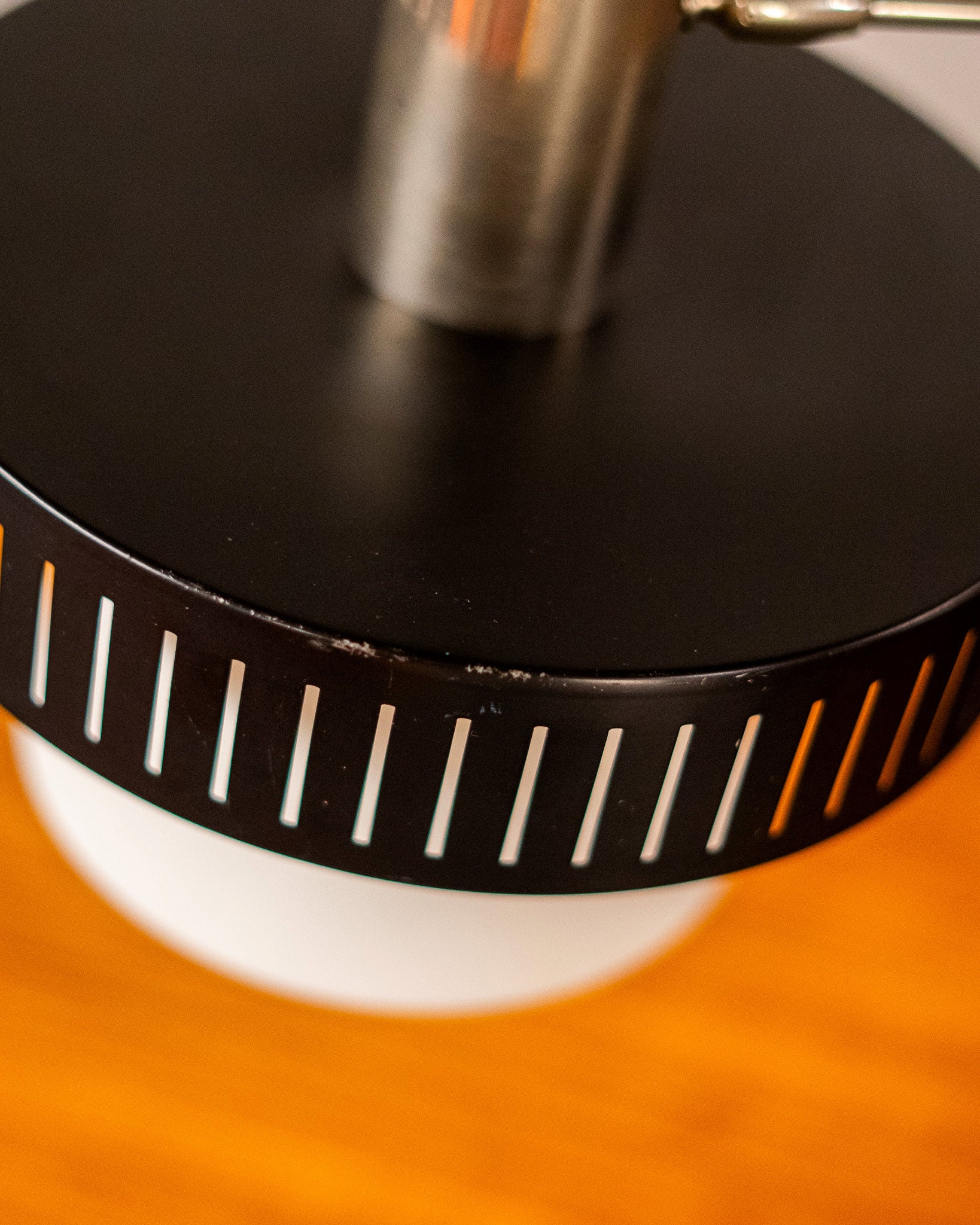 Mid_Century_Italian_Table_Lamp_in_Acrylic_and_Chrome_steel