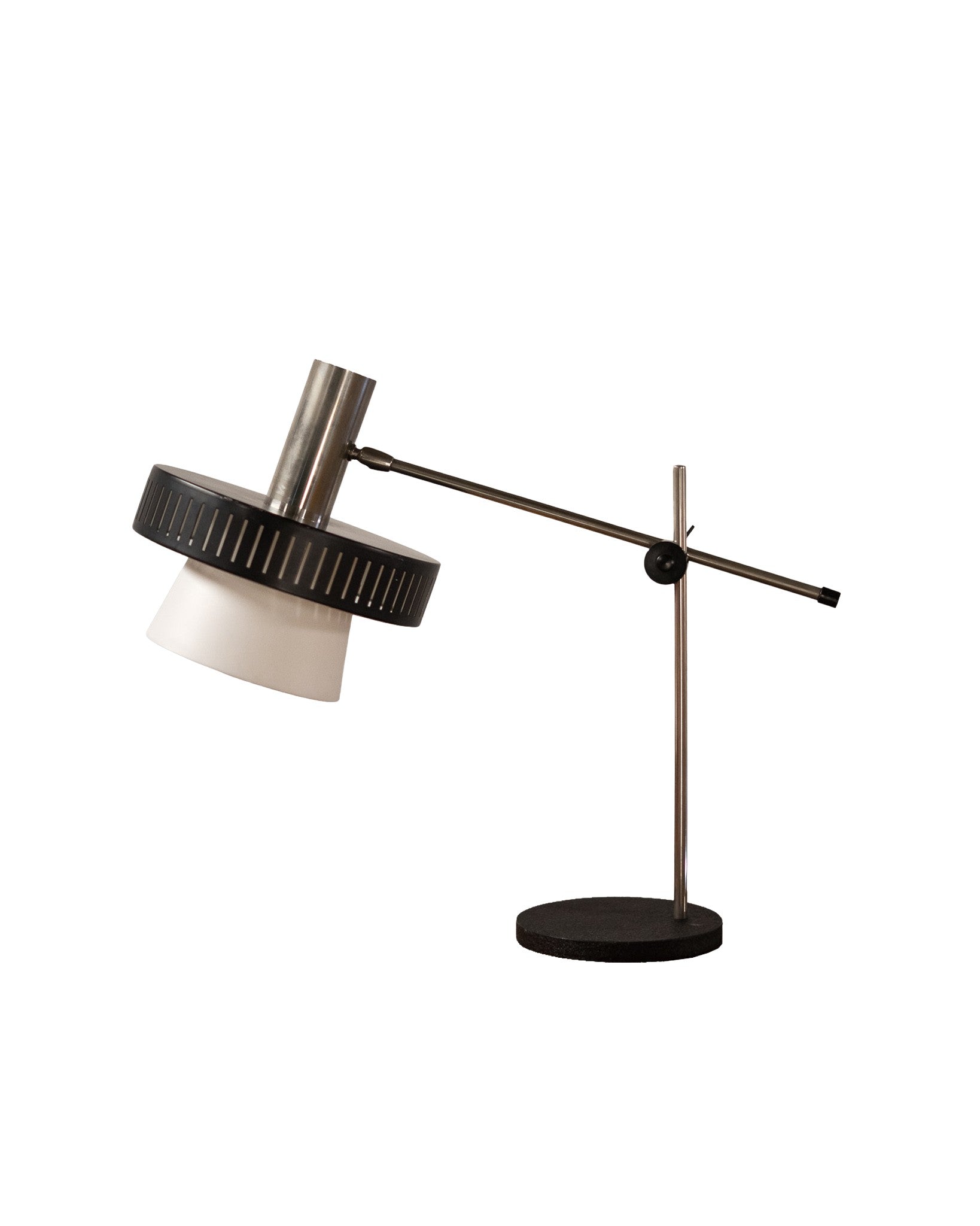 Mid_Century_Italian_Table_Lamp_in_Acrylic_and_Chrome_steel