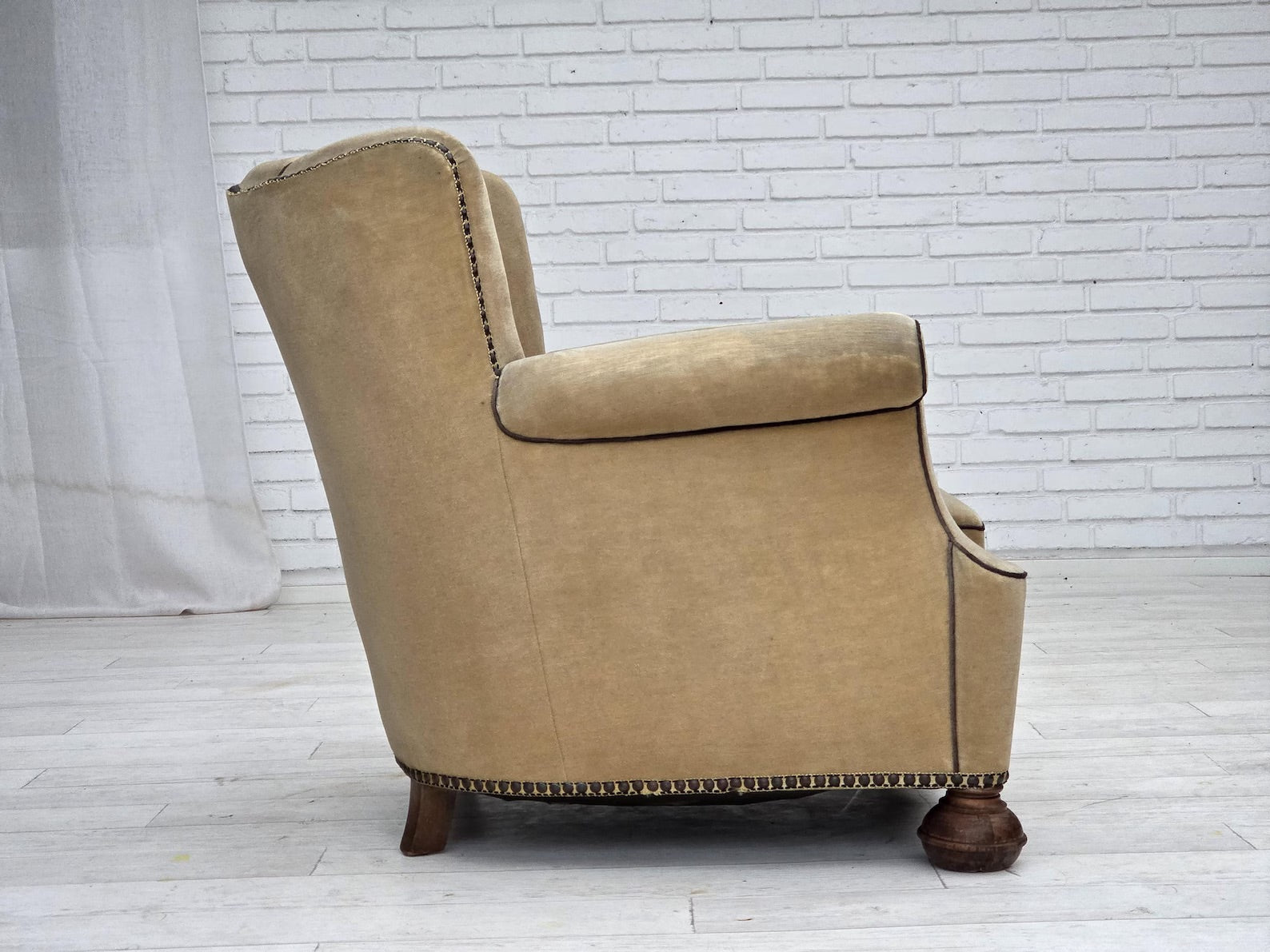 Danish_Relaxation_Armchair_in_Wood_and_Velour,_1950s,_Denmark