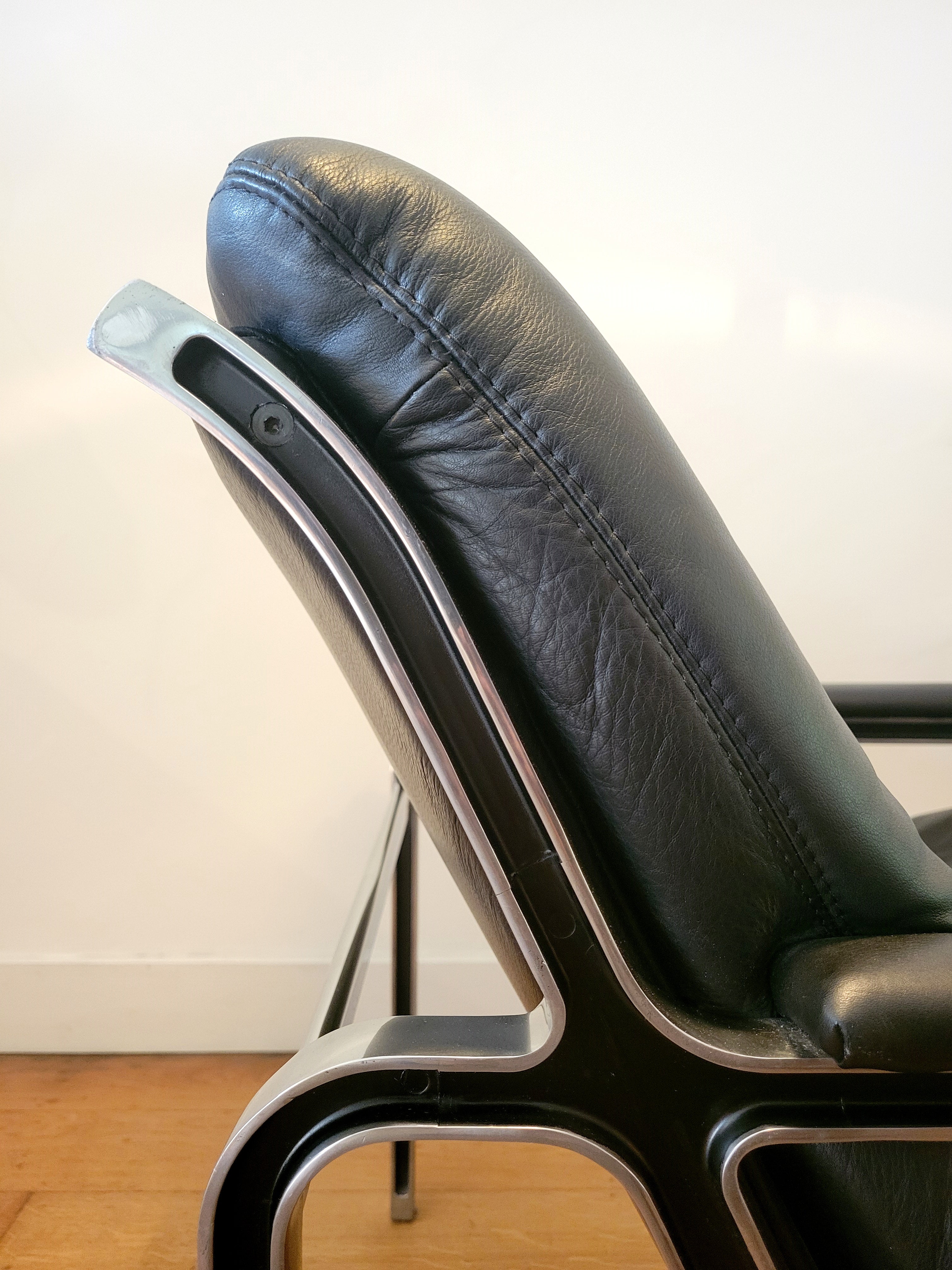 Mid_Century_Modern_Aluline_lounge_chair_by_Andre_Vandenbeuck_for_Strassle_1960's