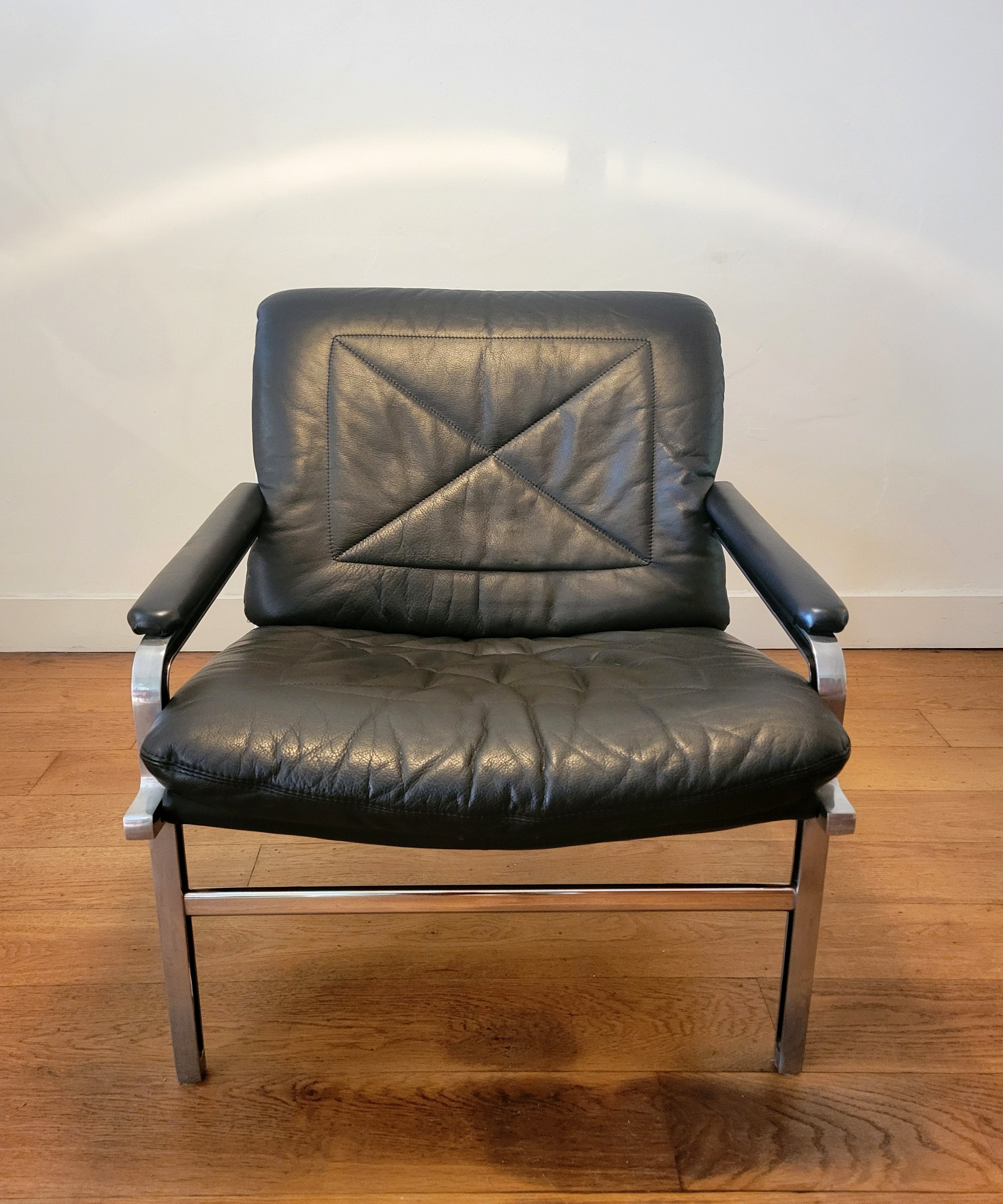 Mid_Century_Modern_Aluline_lounge_chair_by_Andre_Vandenbeuck_for_Strassle_1960's