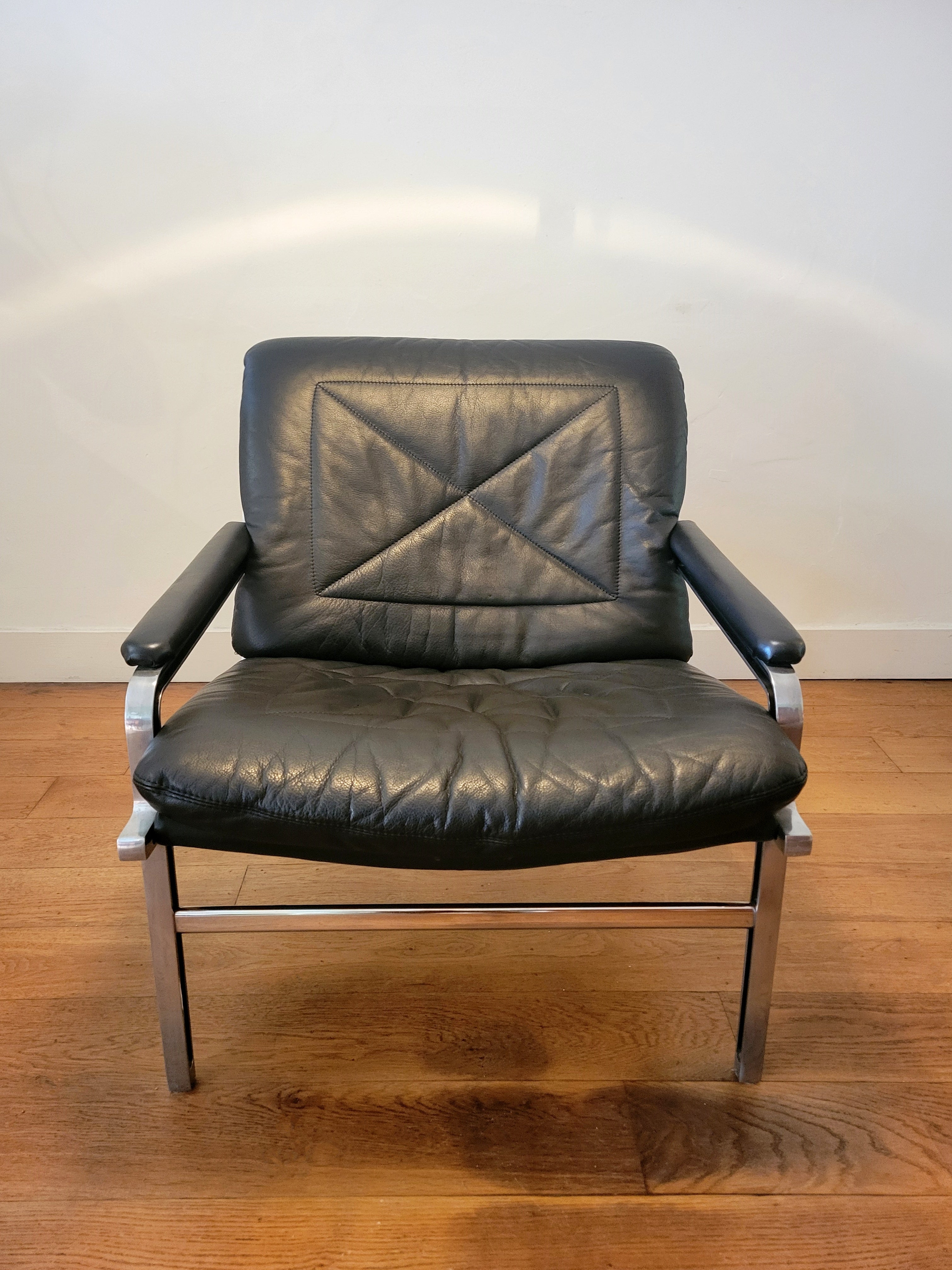 Mid_Century_Modern_Aluline_lounge_chair_by_Andre_Vandenbeuck_for_Strassle_1960's