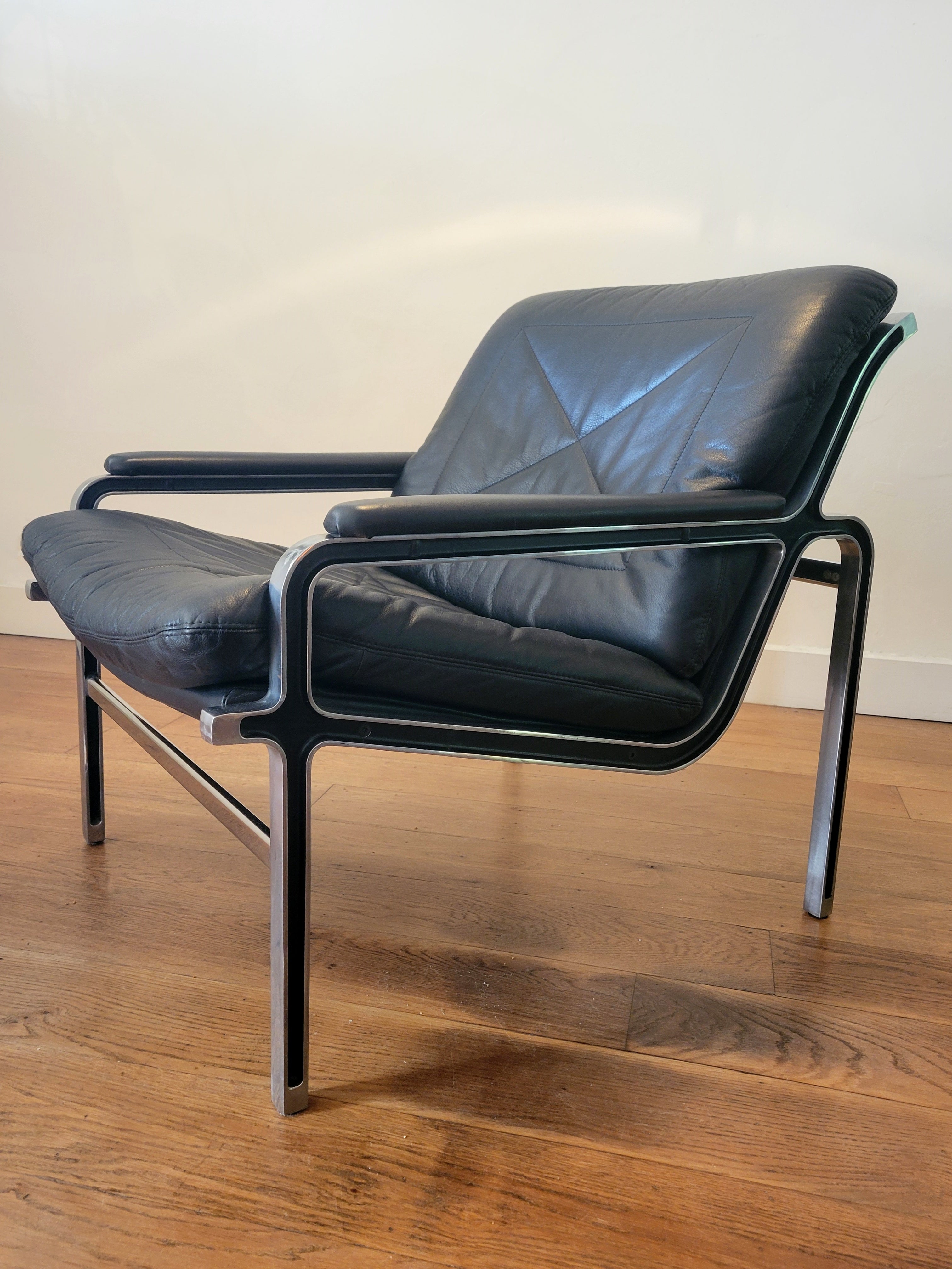 Mid_Century_Modern_Aluline_lounge_chair_by_Andre_Vandenbeuck_for_Strassle_1960's