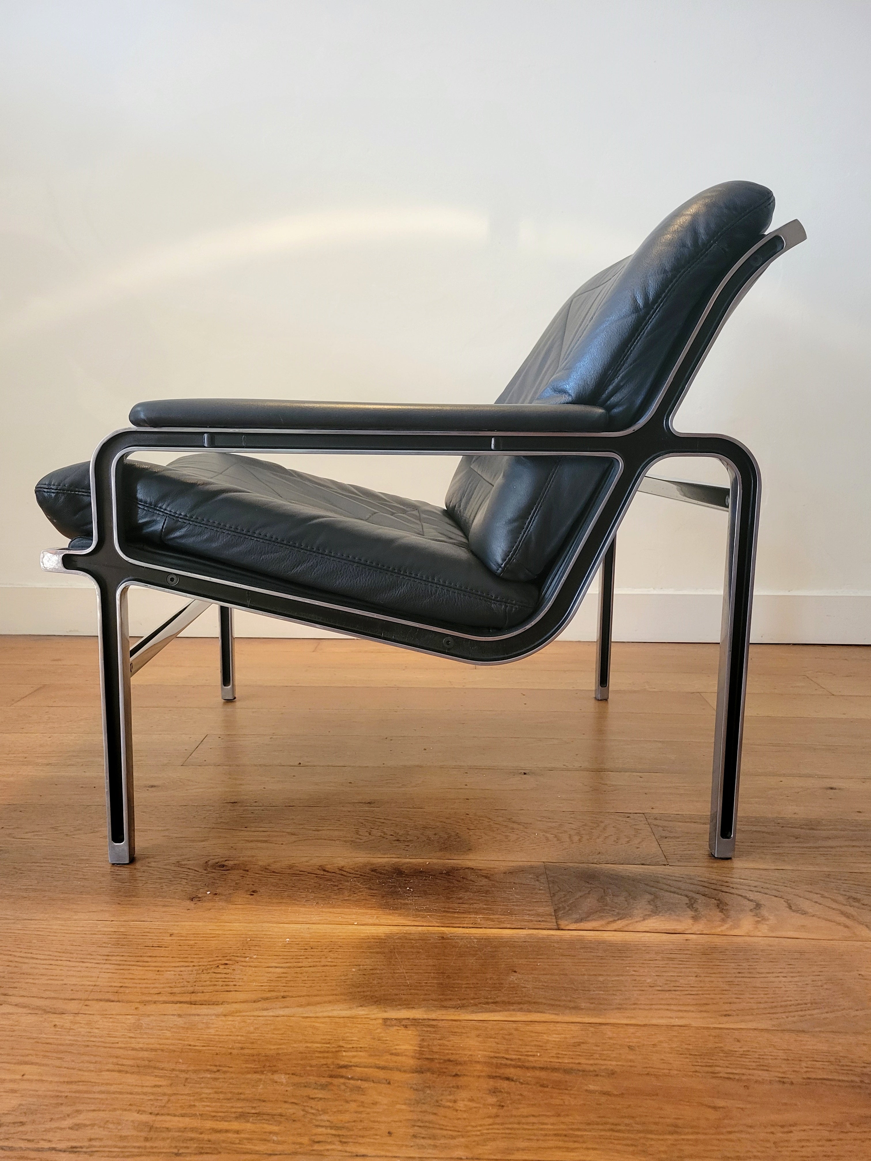 Mid_Century_Modern_Aluline_lounge_chair_by_Andre_Vandenbeuck_for_Strassle_1960's