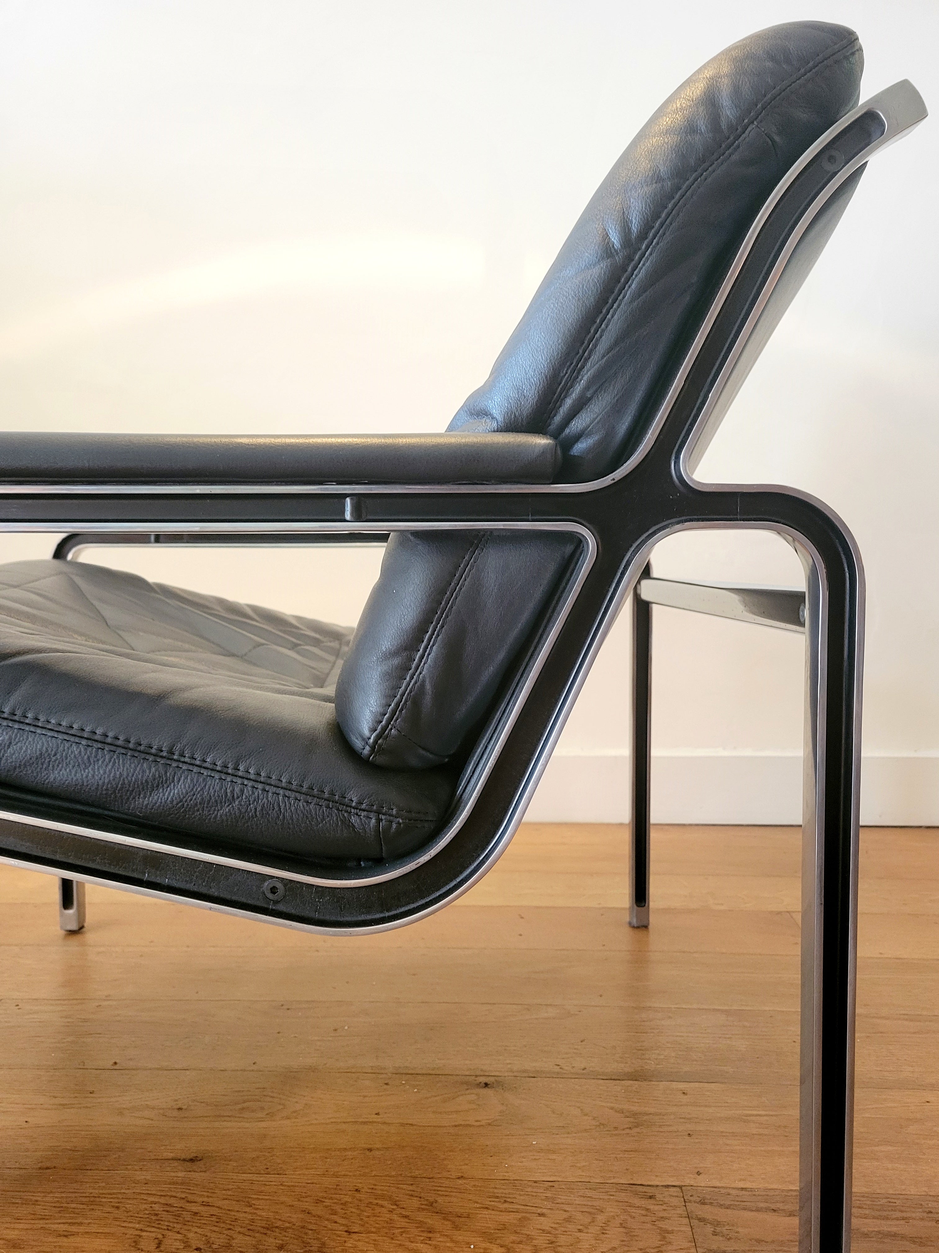 Mid_Century_Modern_Aluline_lounge_chair_by_Andre_Vandenbeuck_for_Strassle_1960's
