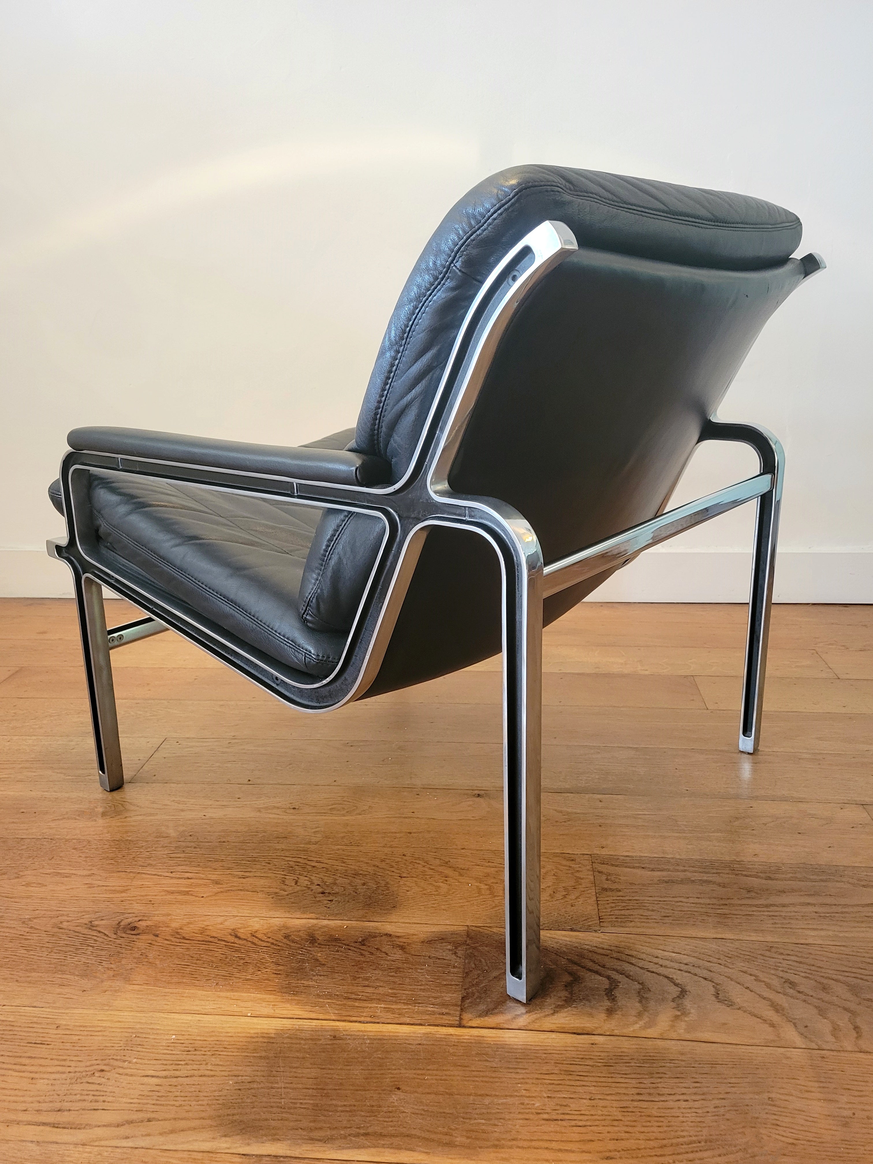 Mid_Century_Modern_Aluline_lounge_chair_by_Andre_Vandenbeuck_for_Strassle_1960's