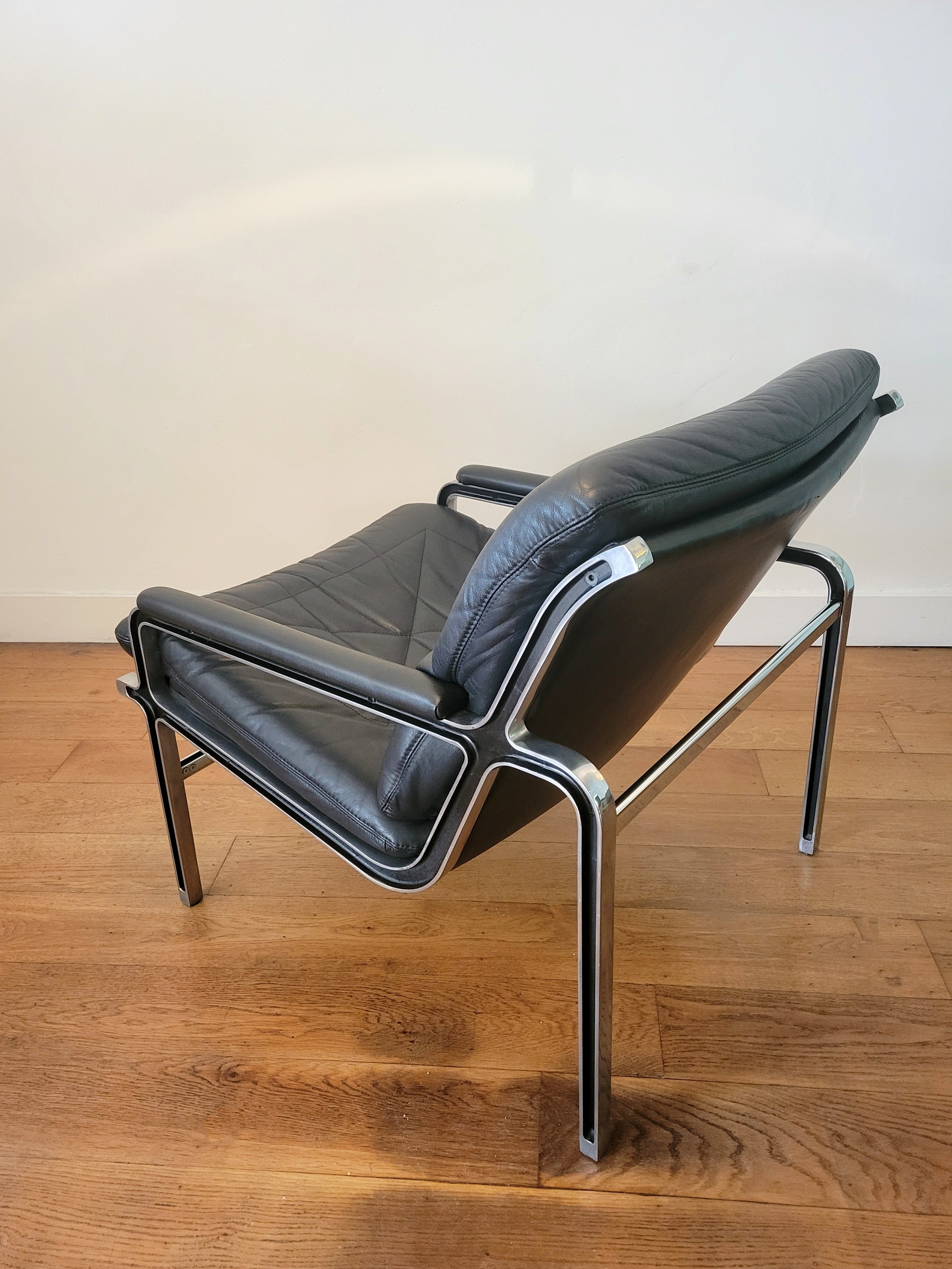 Mid_Century_Modern_Aluline_lounge_chair_by_Andre_Vandenbeuck_for_Strassle_1960's