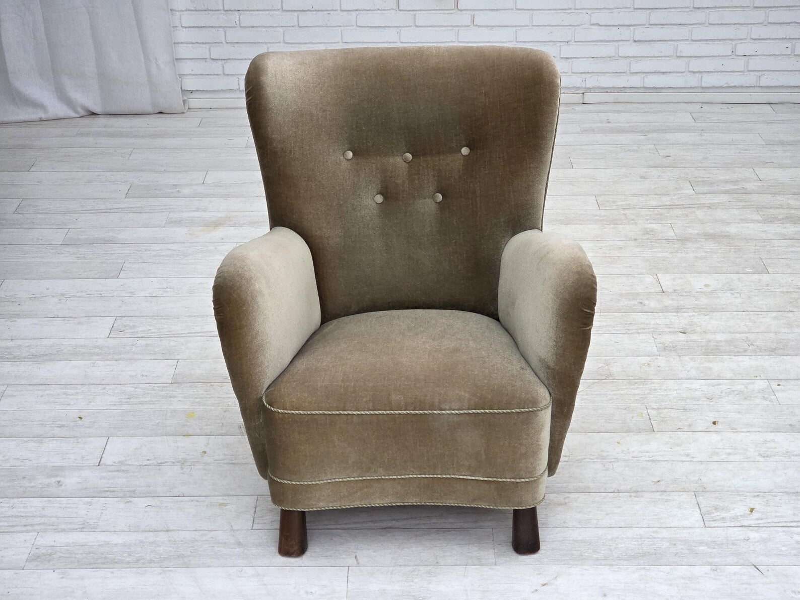 Mid-Century_Modern_Armchair,_Green_Upholstery_&_Oak_Legs,_1960s_Denmark