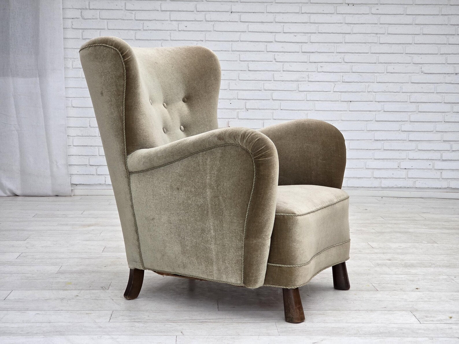 Mid-Century_Modern_Armchair,_Green_Upholstery_&_Oak_Legs,_1960s_Denmark