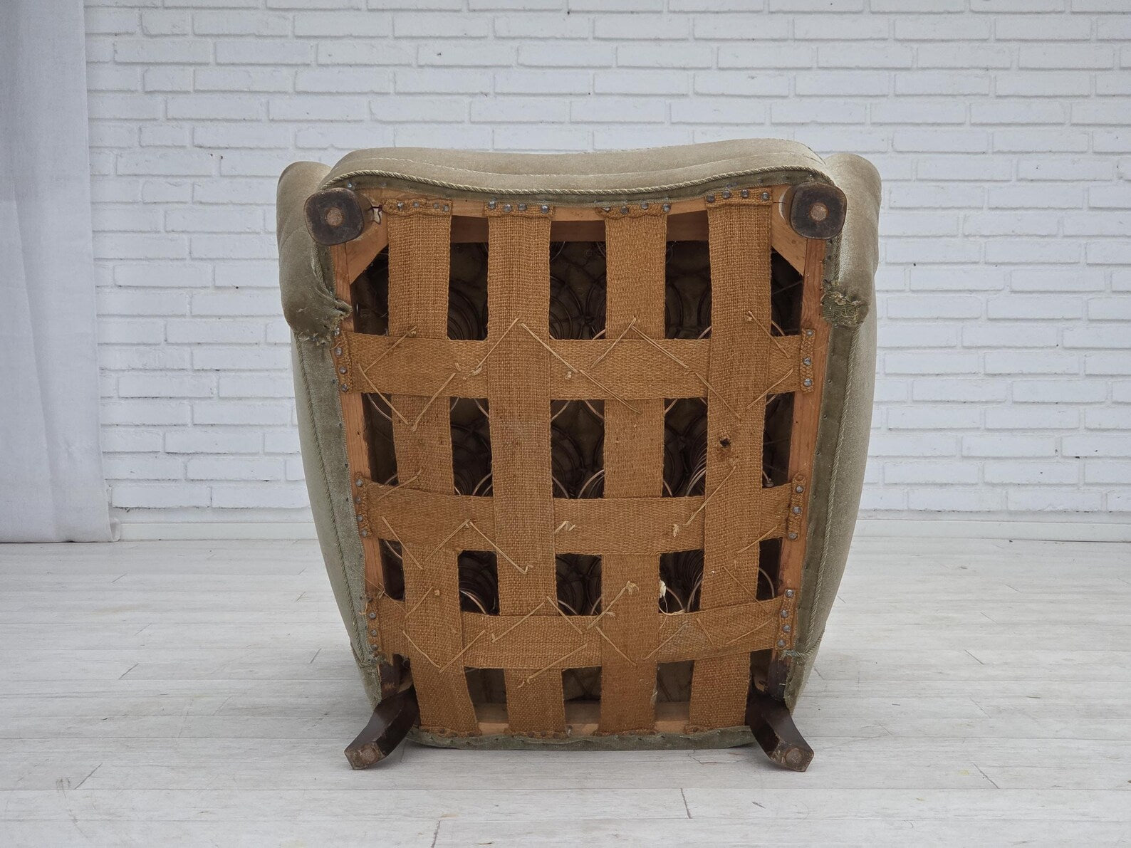 Mid-Century_Modern_Armchair,_Green_Upholstery_&_Oak_Legs,_1960s_Denmark