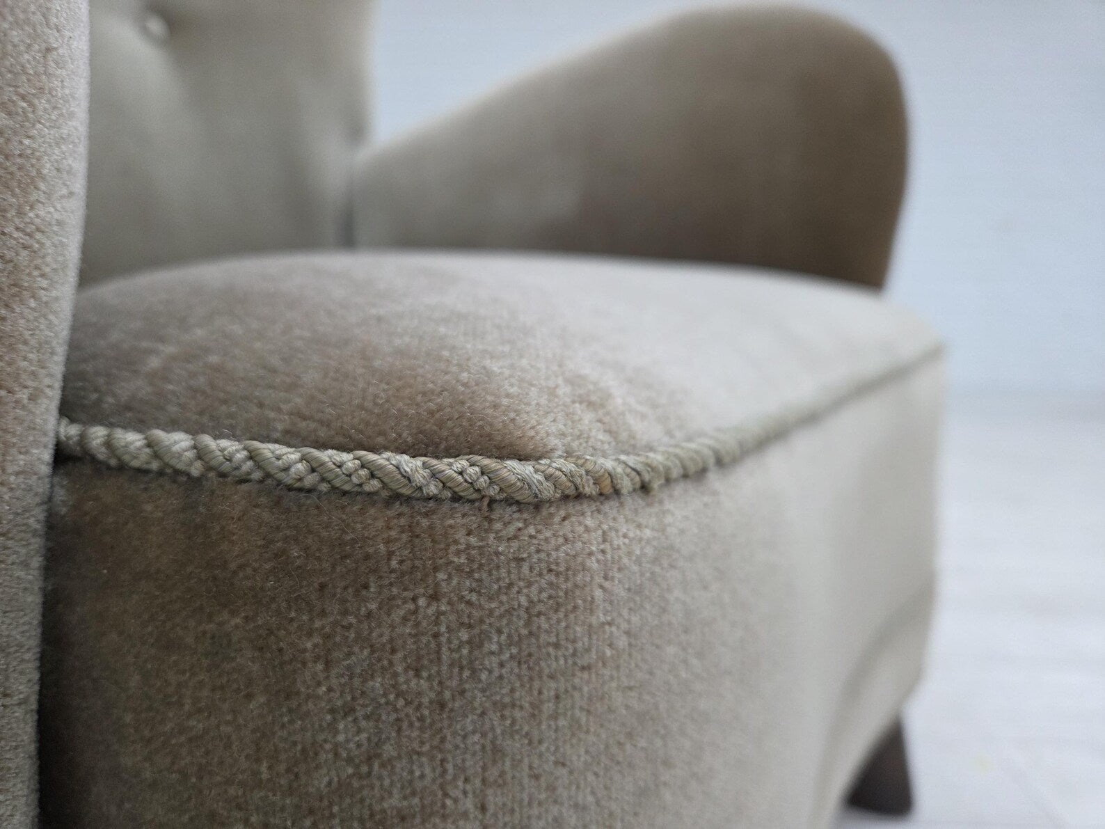 Mid-Century_Modern_Armchair,_Green_Upholstery_&_Oak_Legs,_1960s_Denmark