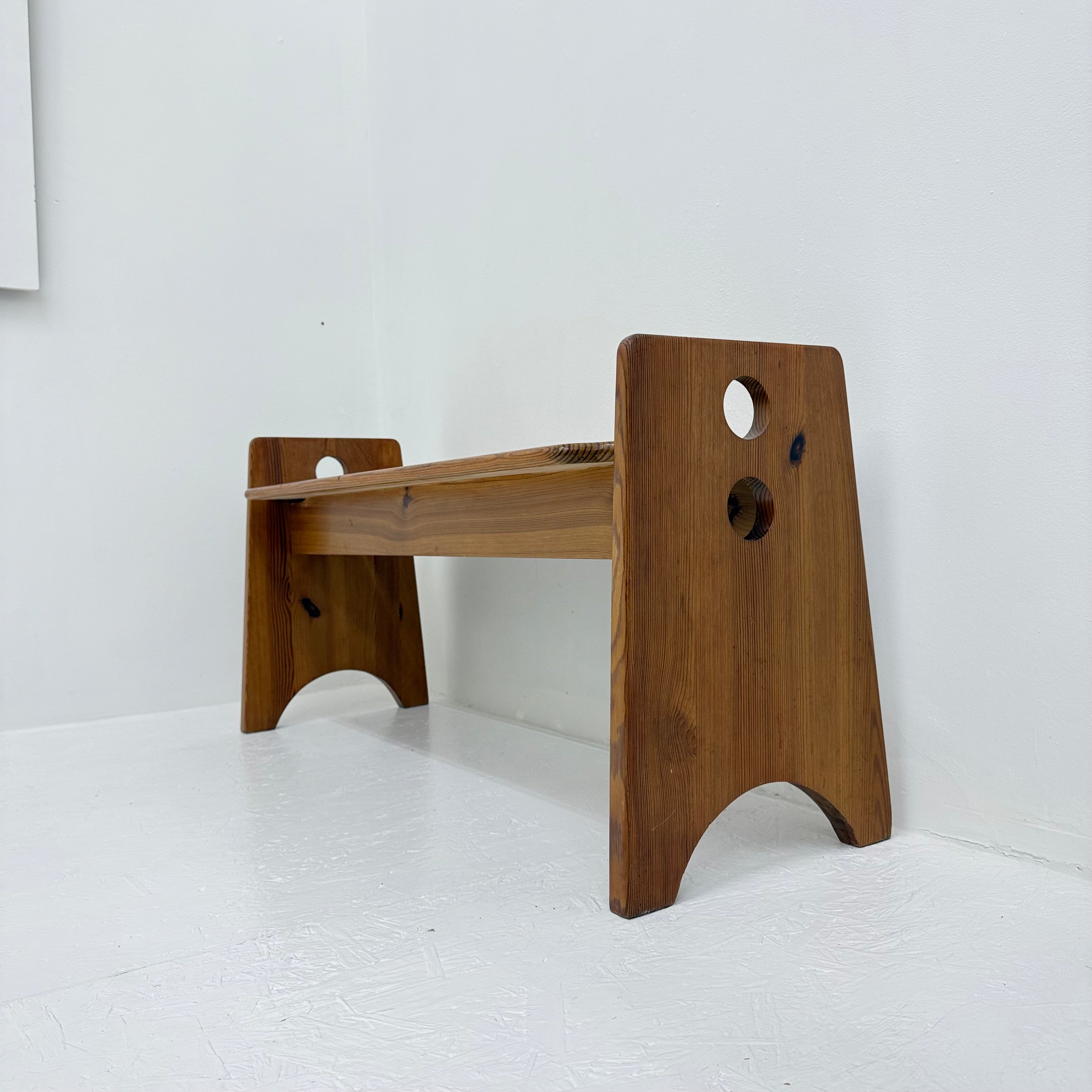 Gilbert_Marklund_Pine_Bench_for_Furusnickarn_AB,_Sweden_1960s
