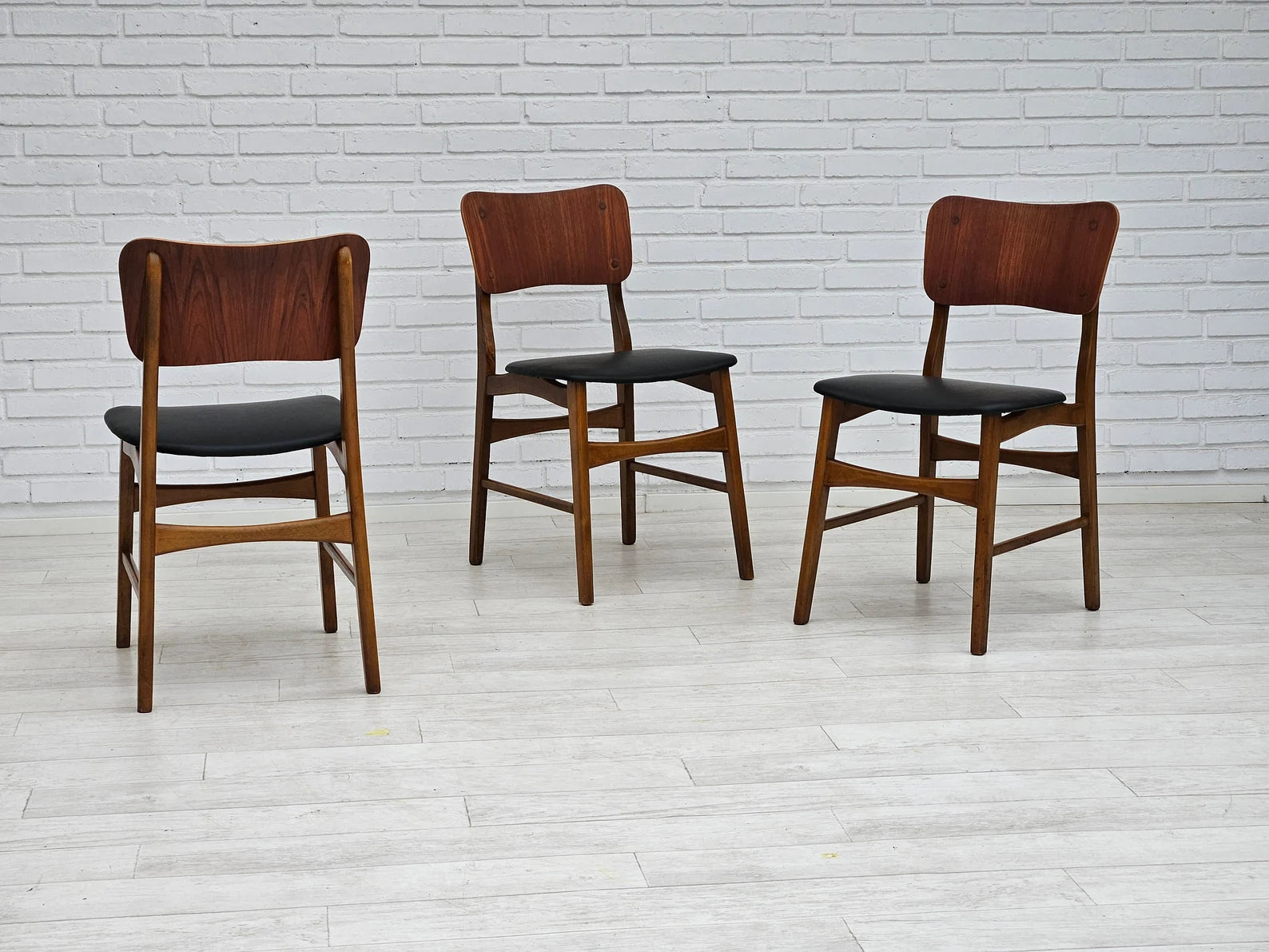 Set_of_3_Model_62_Dining_Chairs_by_Ib_Kofod-Larsen,_1960s,_Denmark