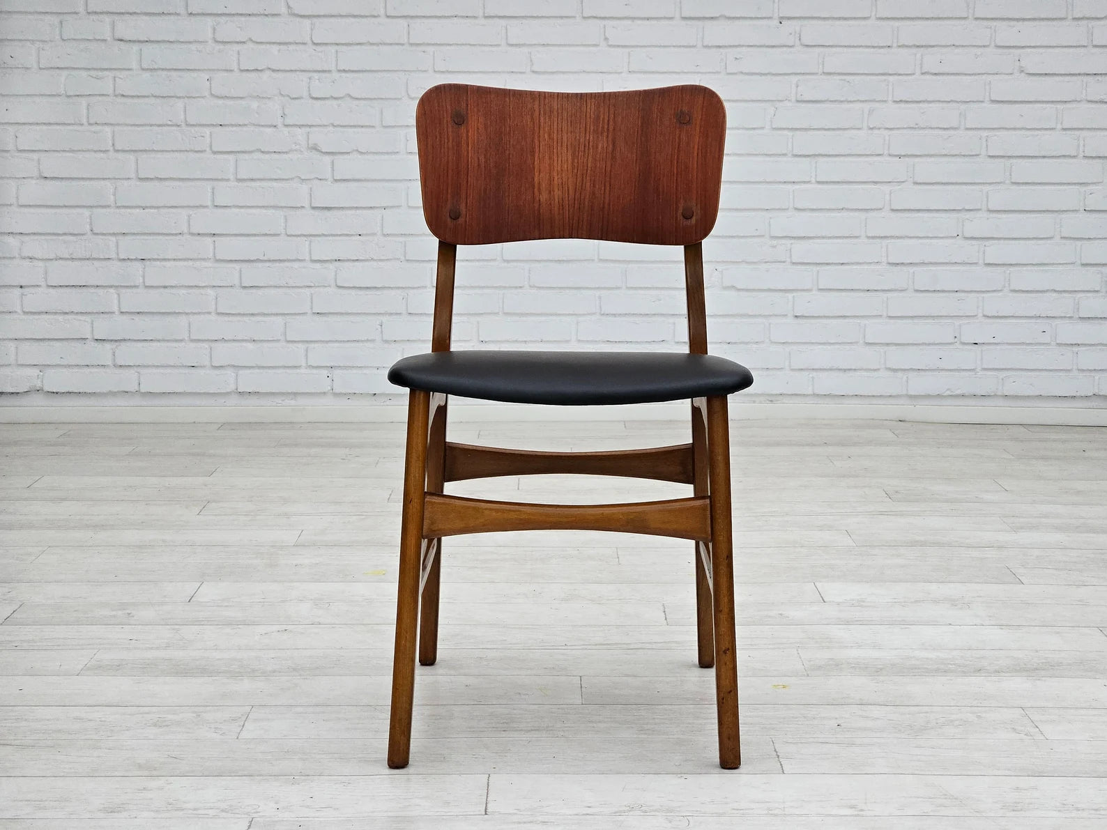 Set_of_3_Model_62_Dining_Chairs_by_Ib_Kofod-Larsen,_1960s,_Denmark