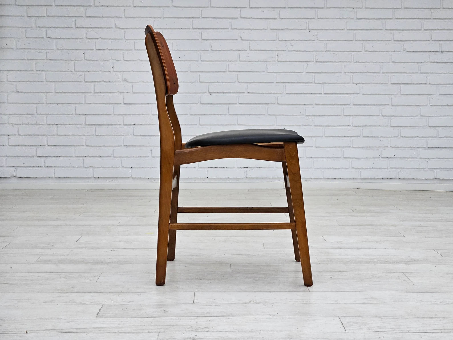 Set_of_3_Model_62_Dining_Chairs_by_Ib_Kofod-Larsen,_1960s,_Denmark