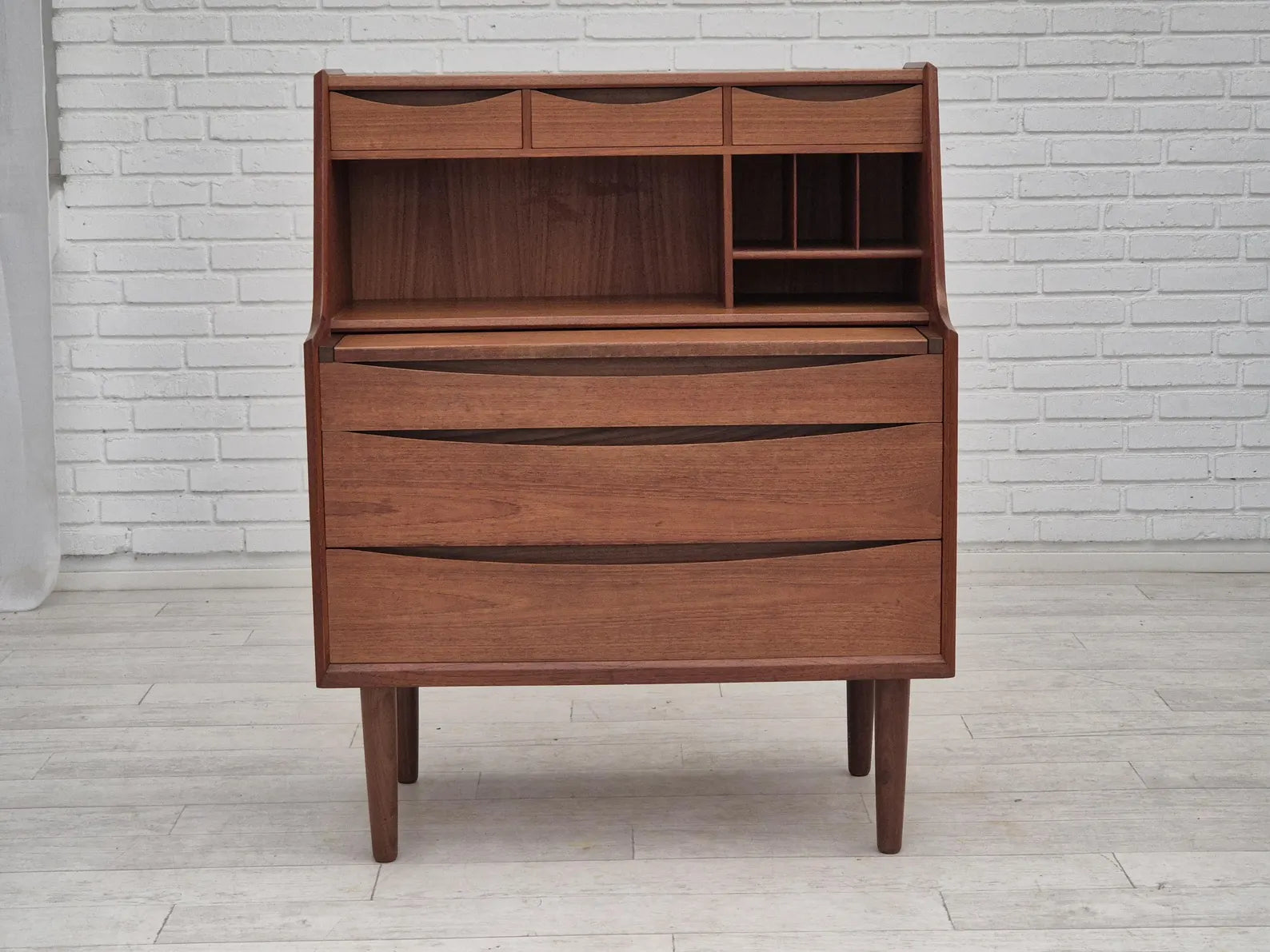 Mid-Century_Modern_Dresser,_Teak,_1960s_Denmark