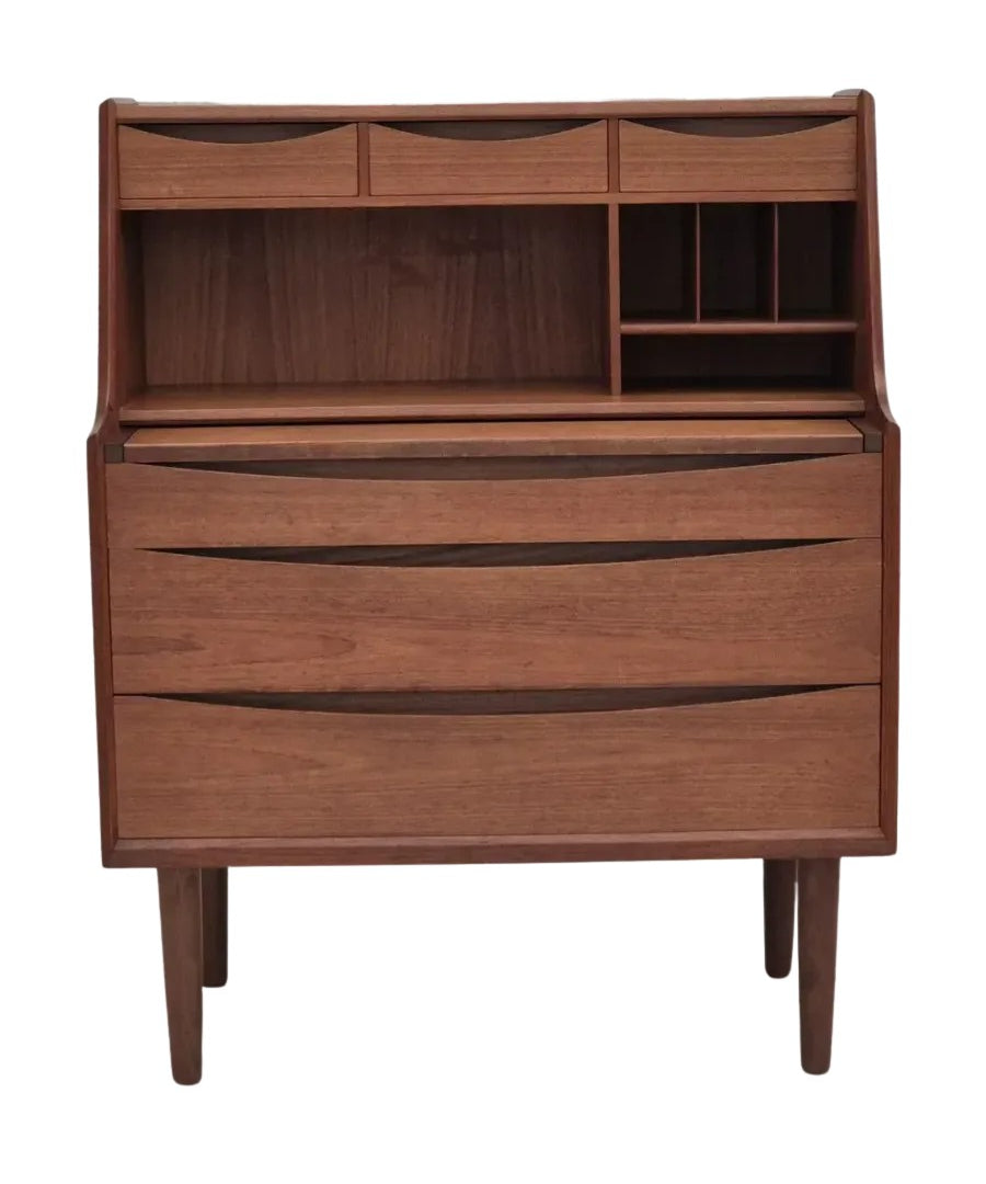 Mid-Century_Modern_Dresser,_Teak,_1960s_Denmark