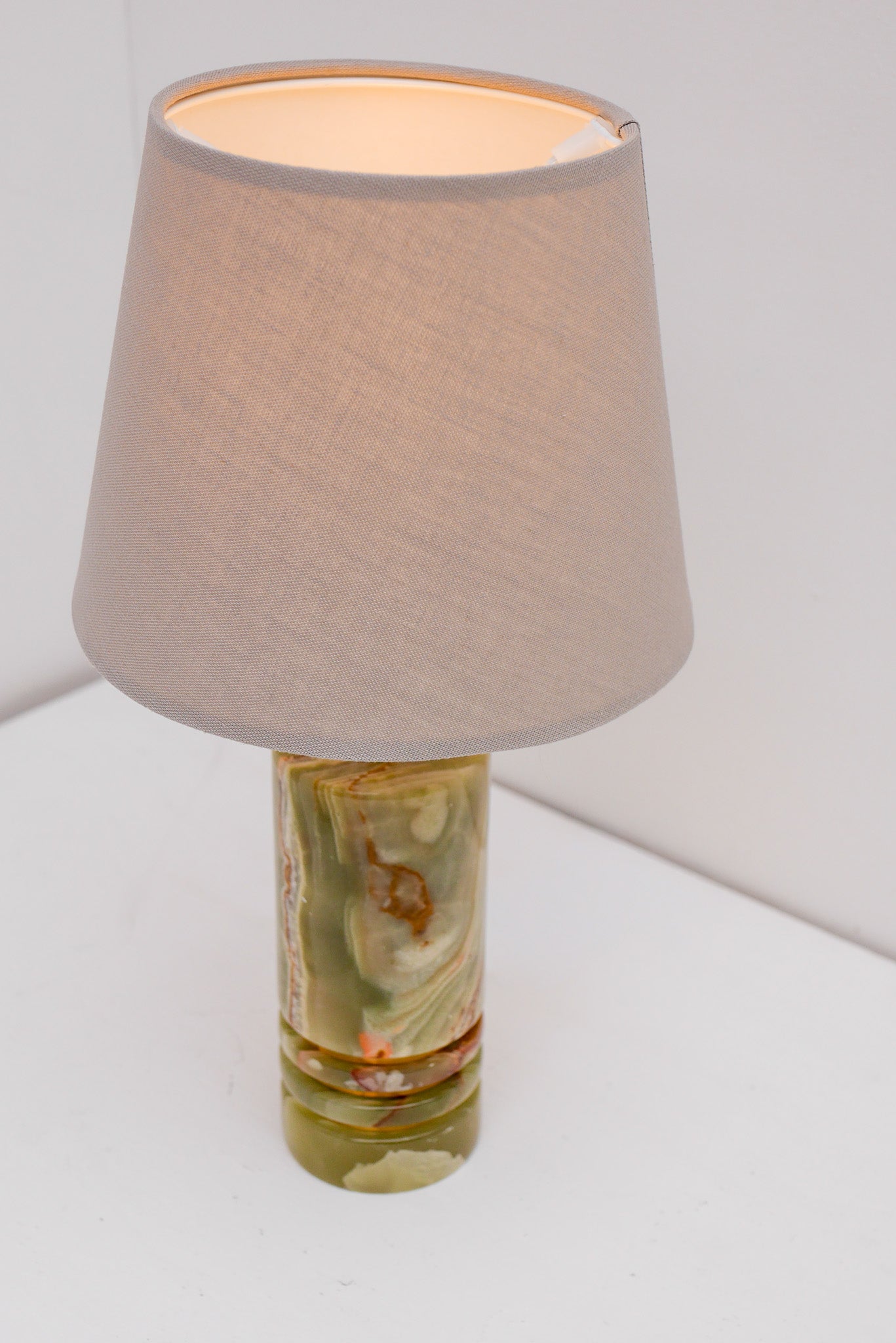 “Pierre_Véritable”_Onyx_and_Brass_Table_Lamp,_Italy,_1960s