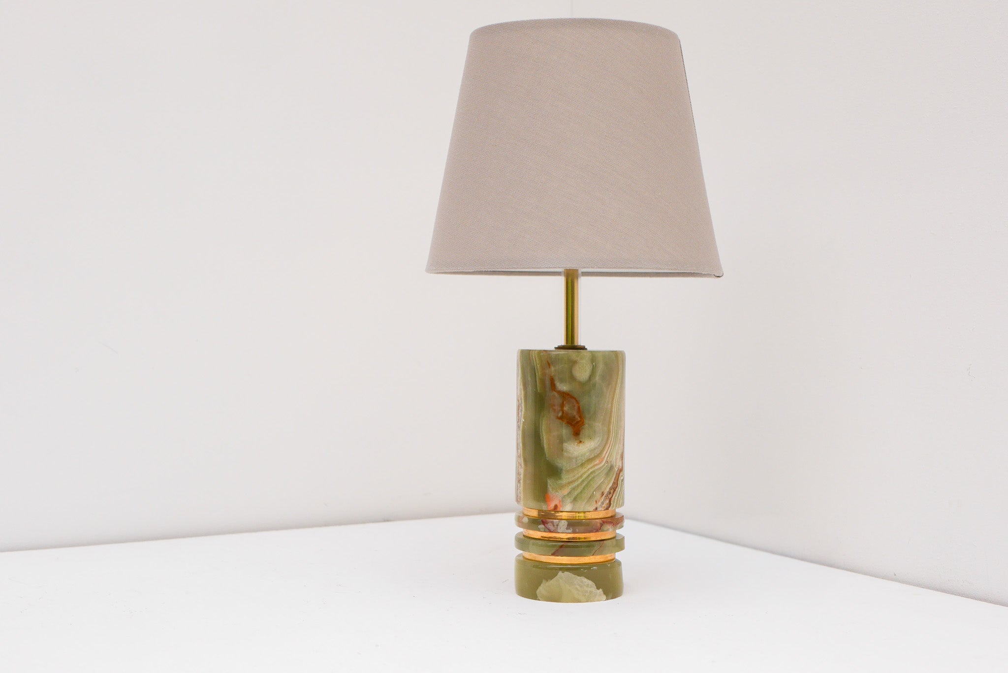 “Pierre_Véritable”_Onyx_and_Brass_Table_Lamp,_Italy,_1960s