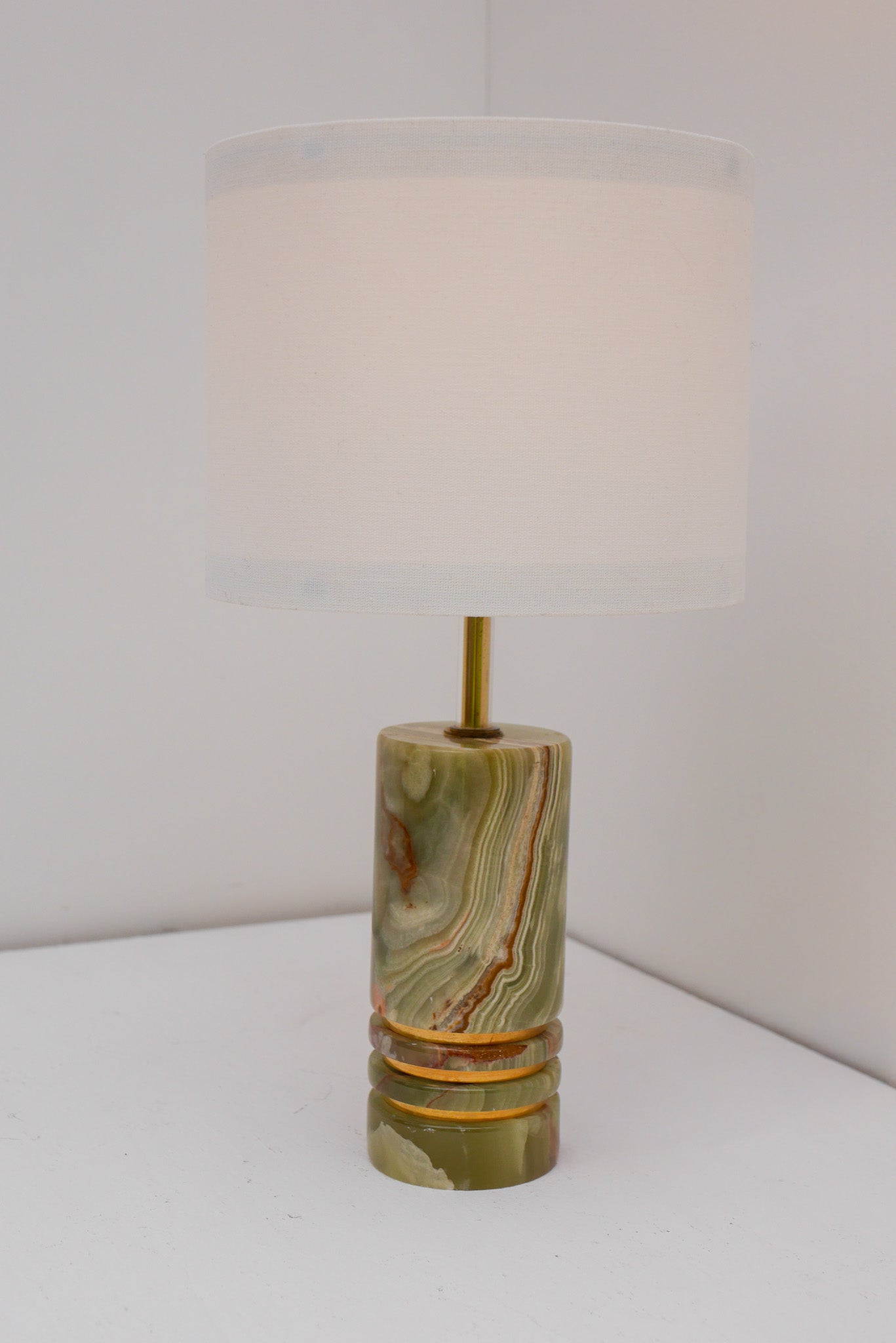 “Pierre_Véritable”_Onyx_and_Brass_Table_Lamp,_Italy,_1960s