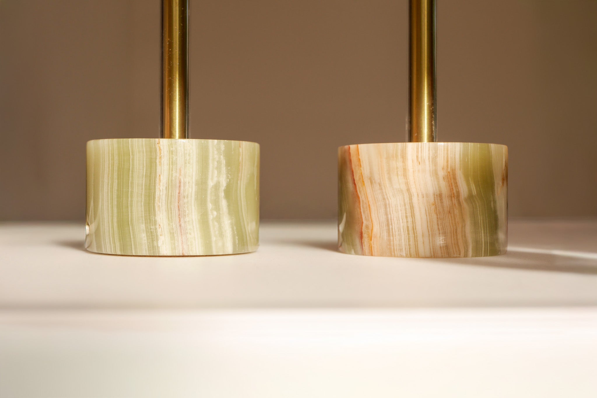 Set_of_2_“Pierre_Véritable”_Onyx_and_Brass_Table_Lamps,_Italy,_1960s