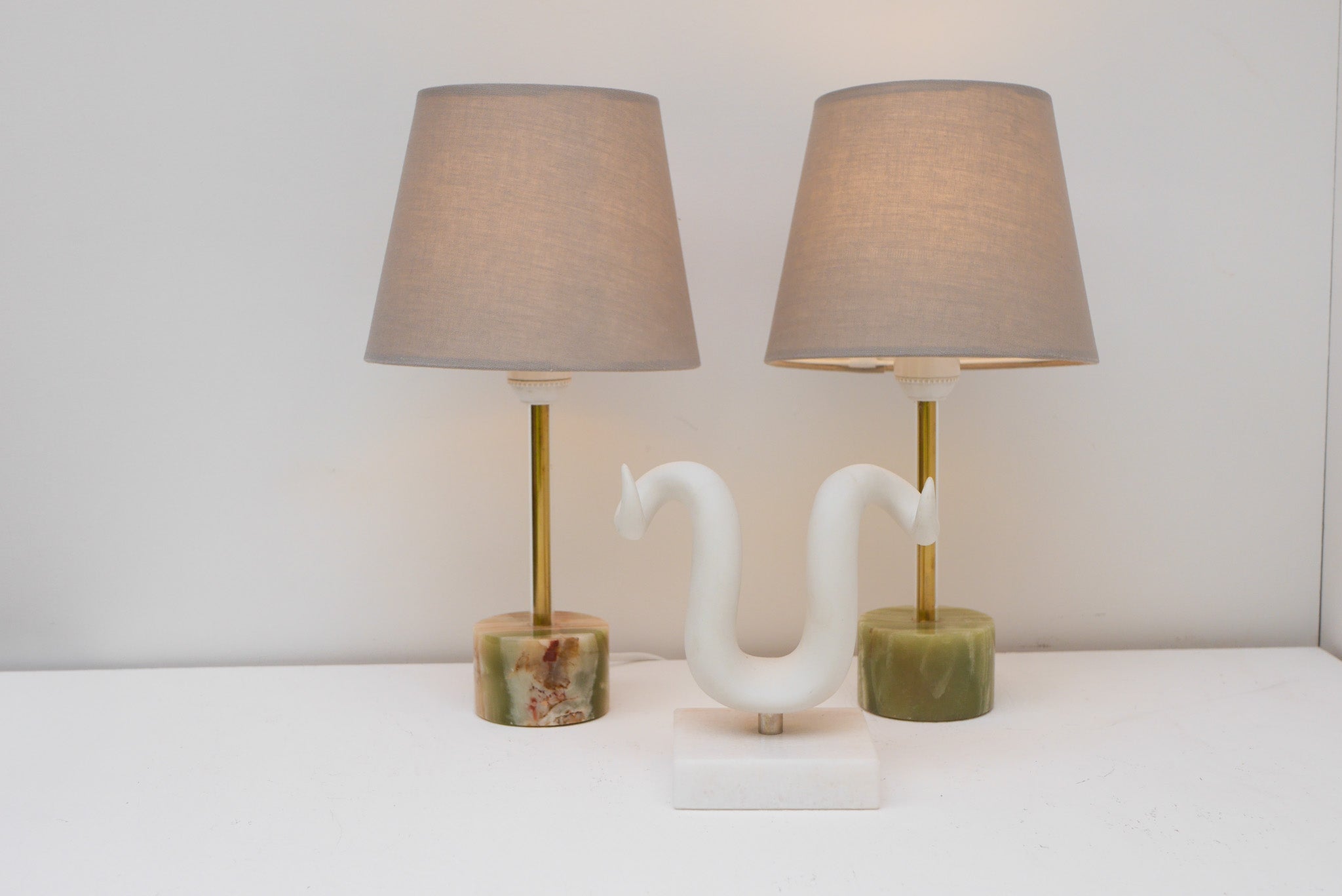 Set_of_2_“Pierre_Véritable”_Onyx_and_Brass_Table_Lamps,_Italy,_1960s