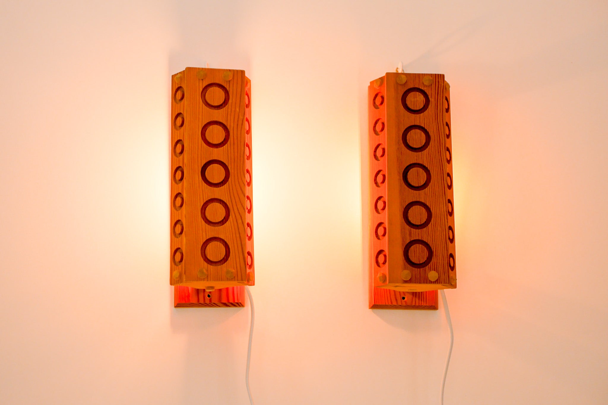 Set_of_2_Pine_Wall_Lights_by_Stig_Sandqvist,_Swedish_Mid-Century_Modern,_1970s
