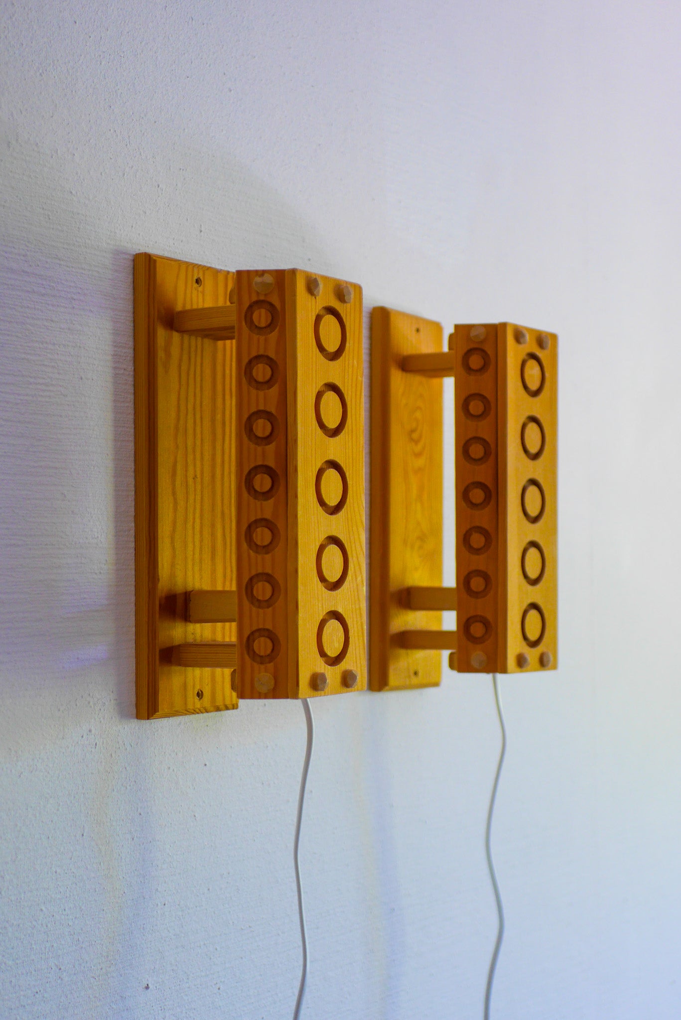 Set_of_2_Pine_Wall_Lights_by_Stig_Sandqvist,_Swedish_Mid-Century_Modern,_1970s