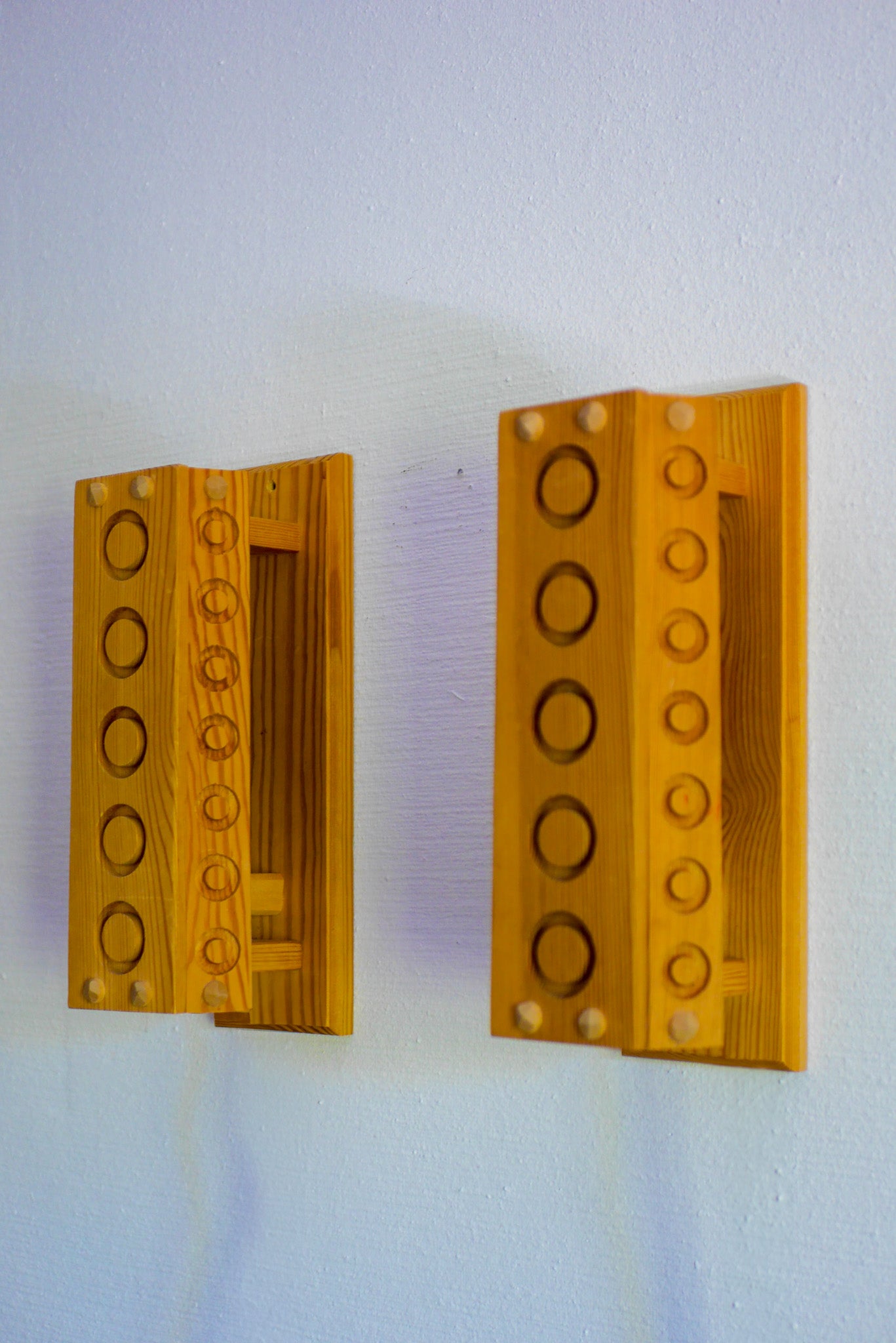 Set_of_2_Pine_Wall_Lights_by_Stig_Sandqvist,_Swedish_Mid-Century_Modern,_1970s