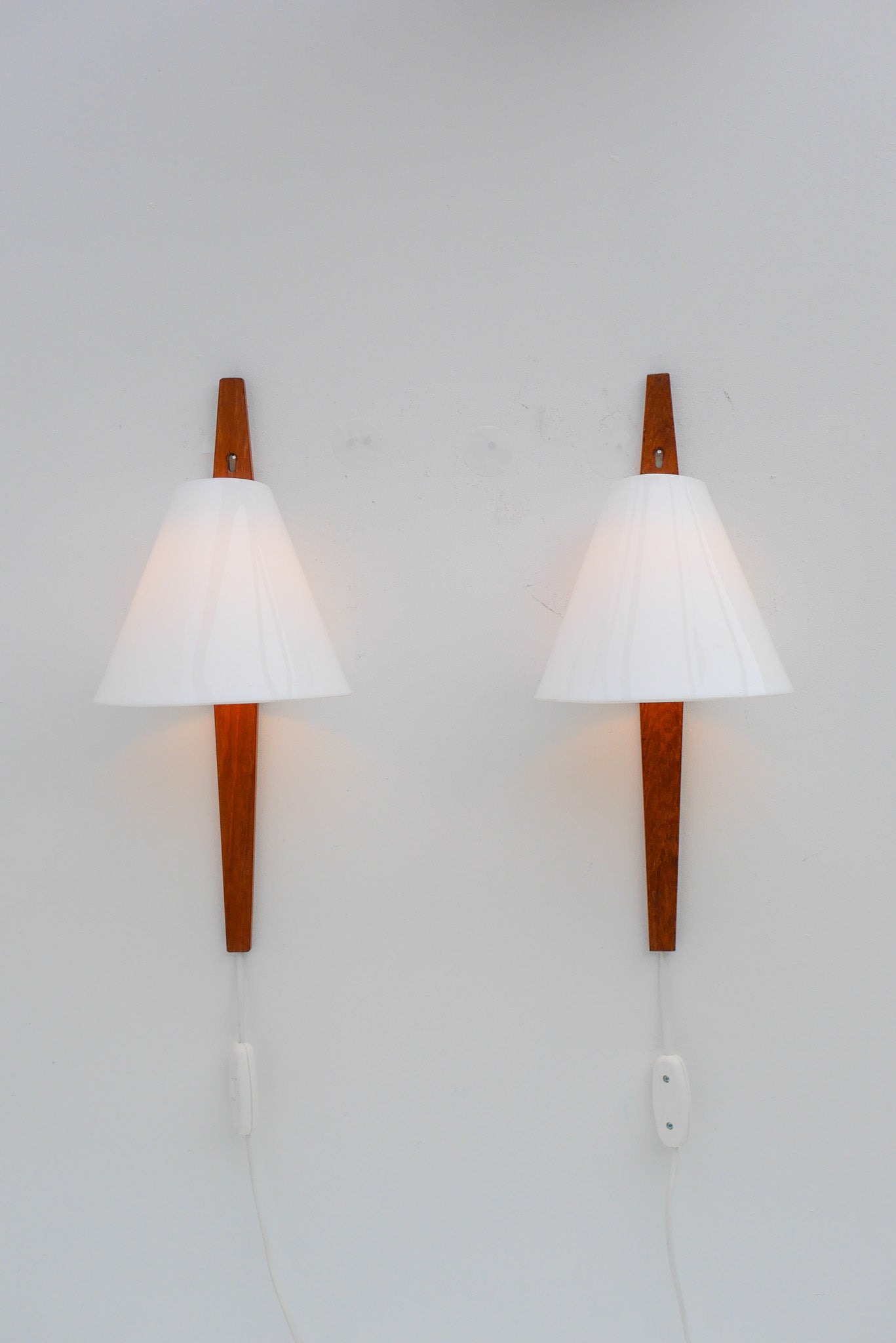 Teak_Wall_Sconces_by_Uno_and_Östen_Kristiansson_for_Luxus,_Sweden,_1960s