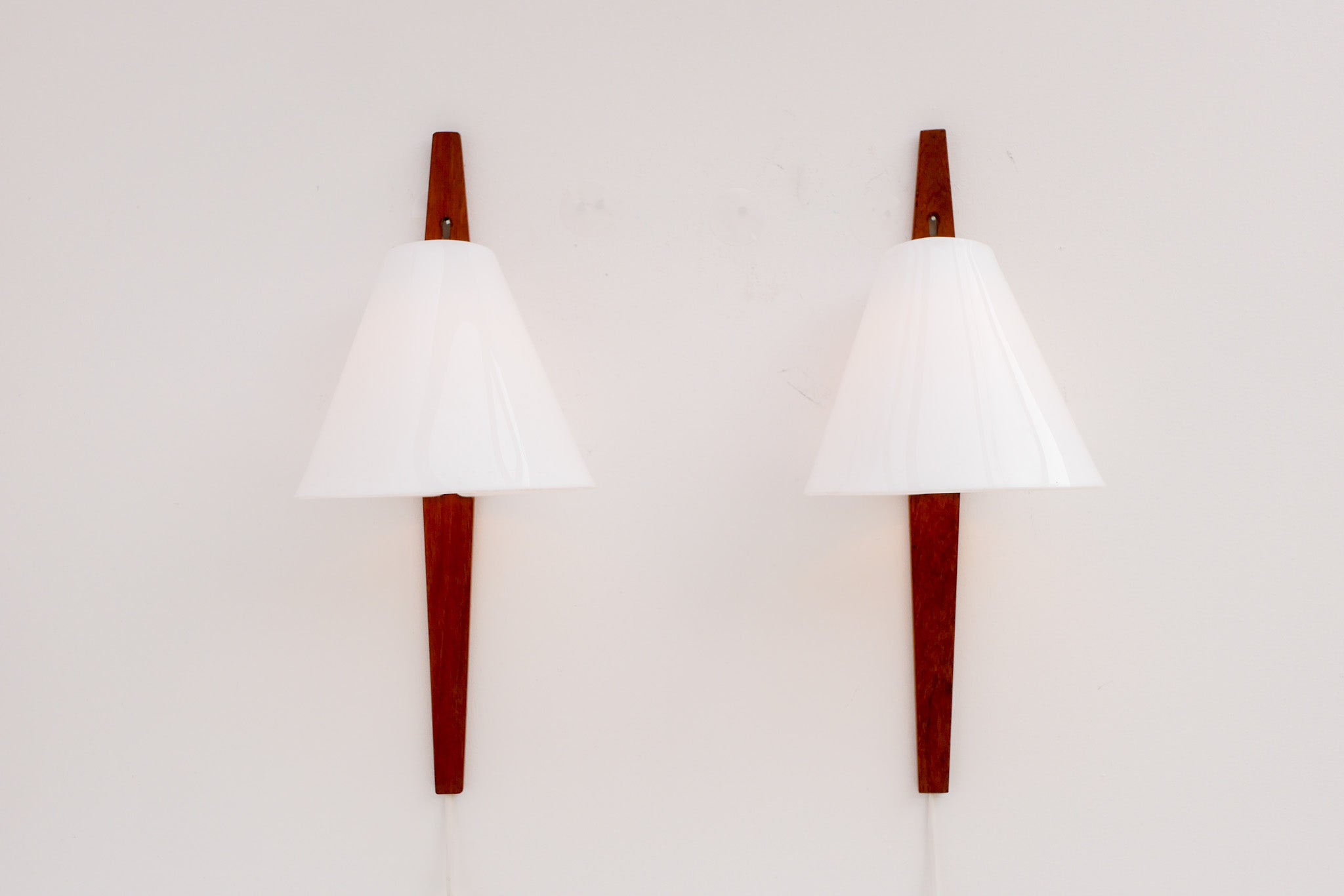 Teak_Wall_Sconces_by_Uno_and_Östen_Kristiansson_for_Luxus,_Sweden,_1960s