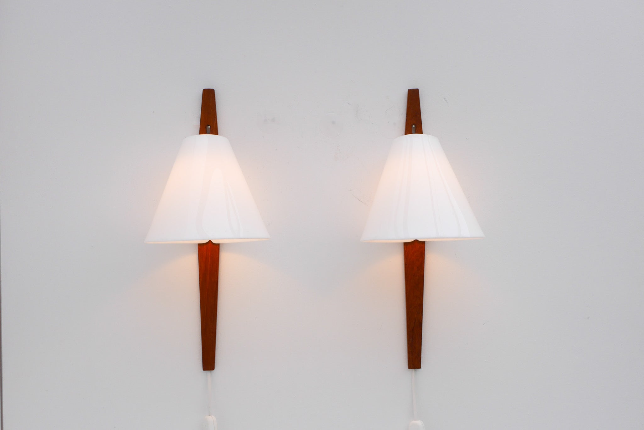 Teak_Wall_Sconces_by_Uno_and_Östen_Kristiansson_for_Luxus,_Sweden,_1960s